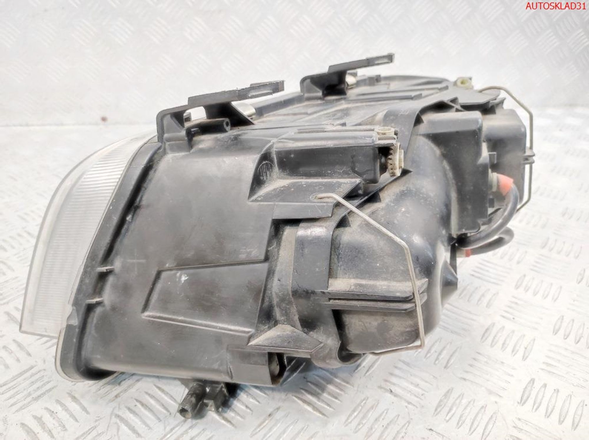 Фара правая Ксенон Audi A6 C5 Рест 4B0941030R, 15000 рублей, Дубовое