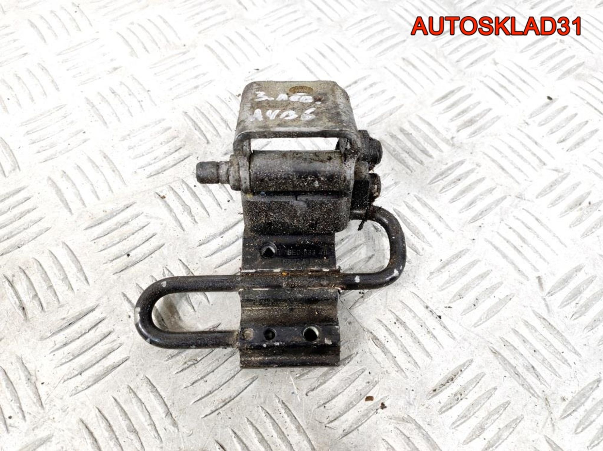 Петля двери задняя левая нижняя Audi A4 B6, 700 рублей, Дубовое