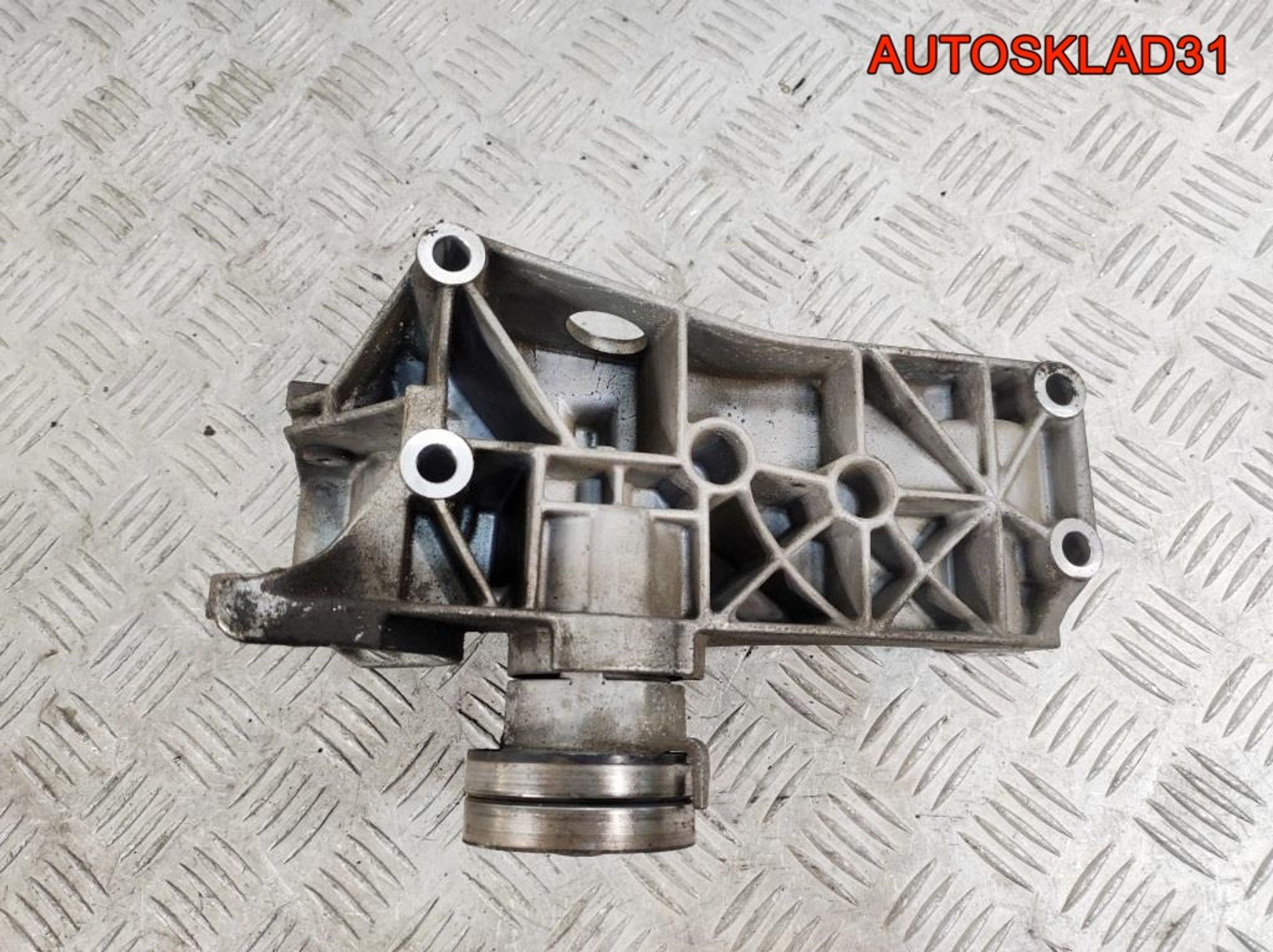 Кронштейн генератора VW Polo 1,4 AHW 032145169M, 1400 рублей, Дубовое