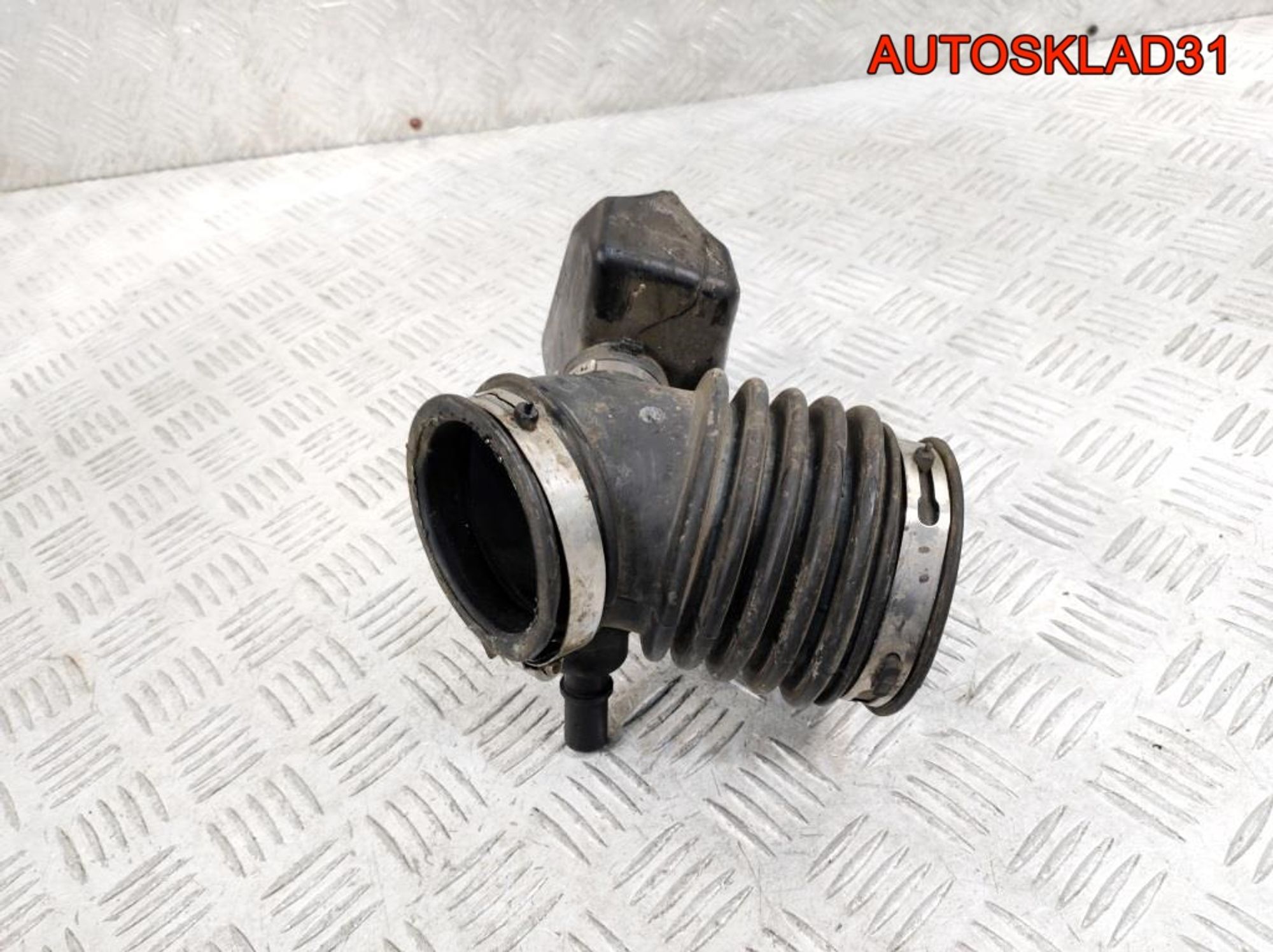 Резонатор воздушного фильтра Ford Maverick 2 3,0 7KB4 6L849F805BA, 900 рублей, Дубовое