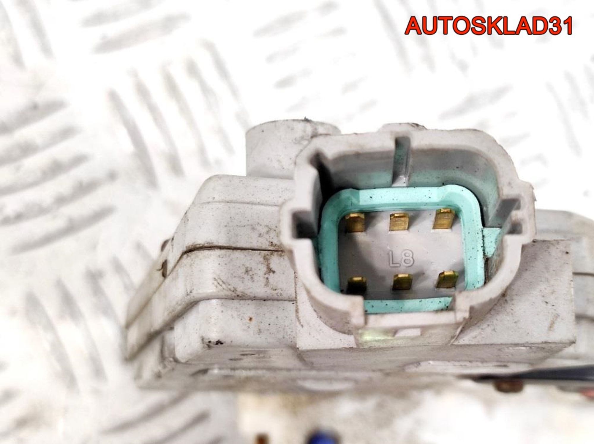 Замок двери передней левой Nissan Primera P11 805032F011, 1500 рублей, Дубовое