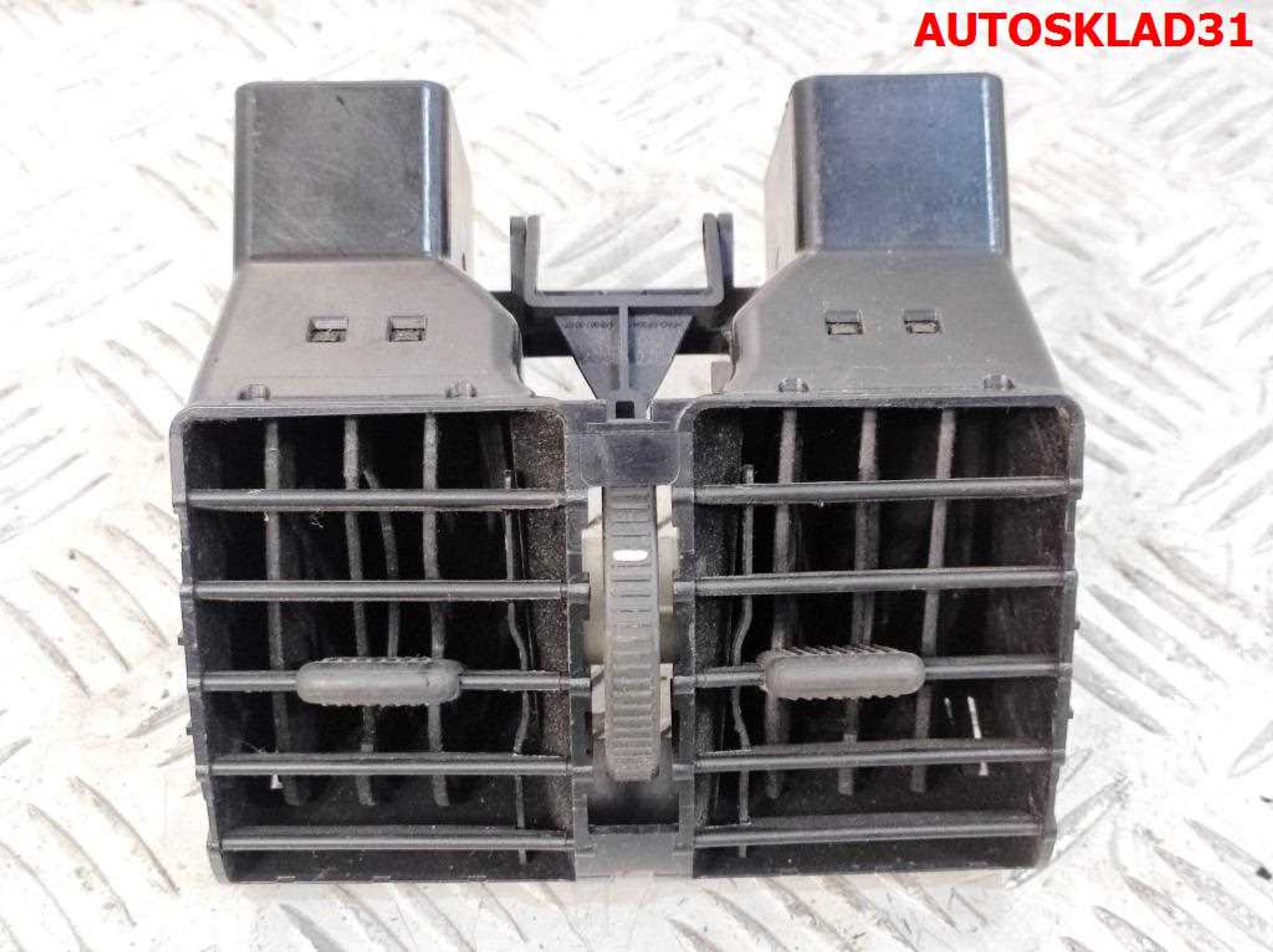Дефлектор воздушный задний VW Touran 1 1T0819203B, 700 рублей, Дубовое