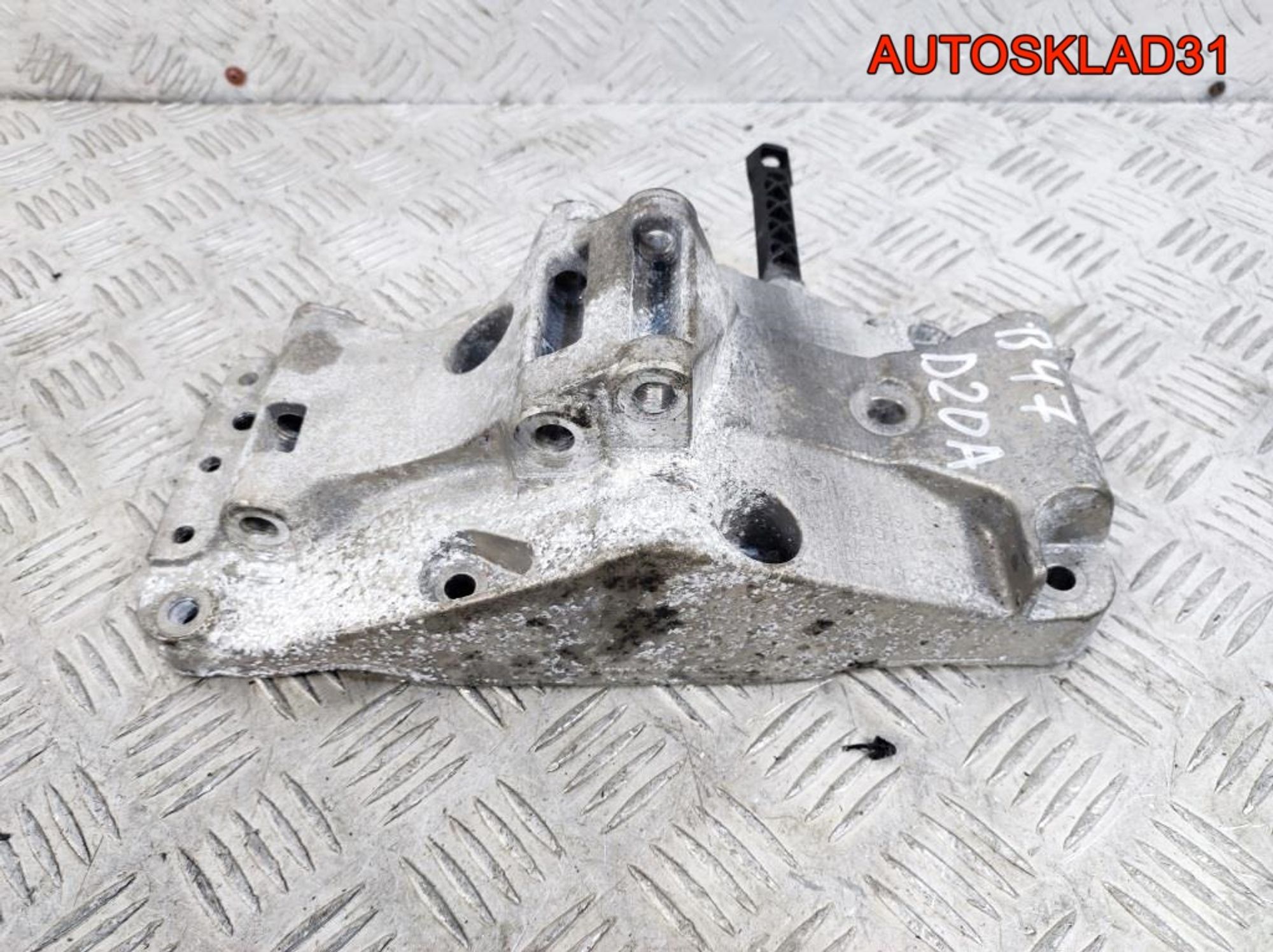 Кронштейн генератора BMW F30 В47D20A 11167619250, 1700 рублей, Дубовое