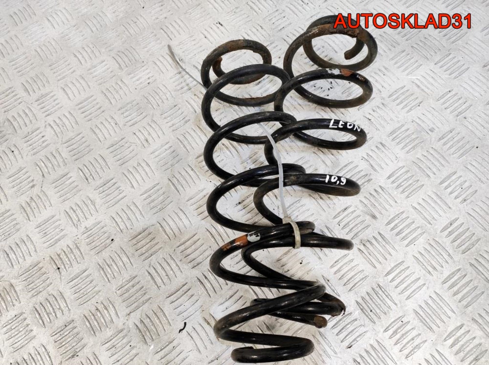 Пружина задняя комплект SEAT Leon 1M1 1J0511115AR, 1800 рублей, Дубовое