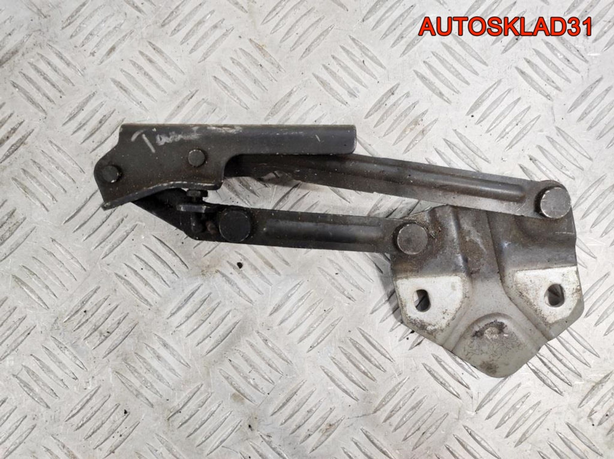 Петля капота правая Volkswagen Touran 1T0823302E, 1400 рублей, Дубовое