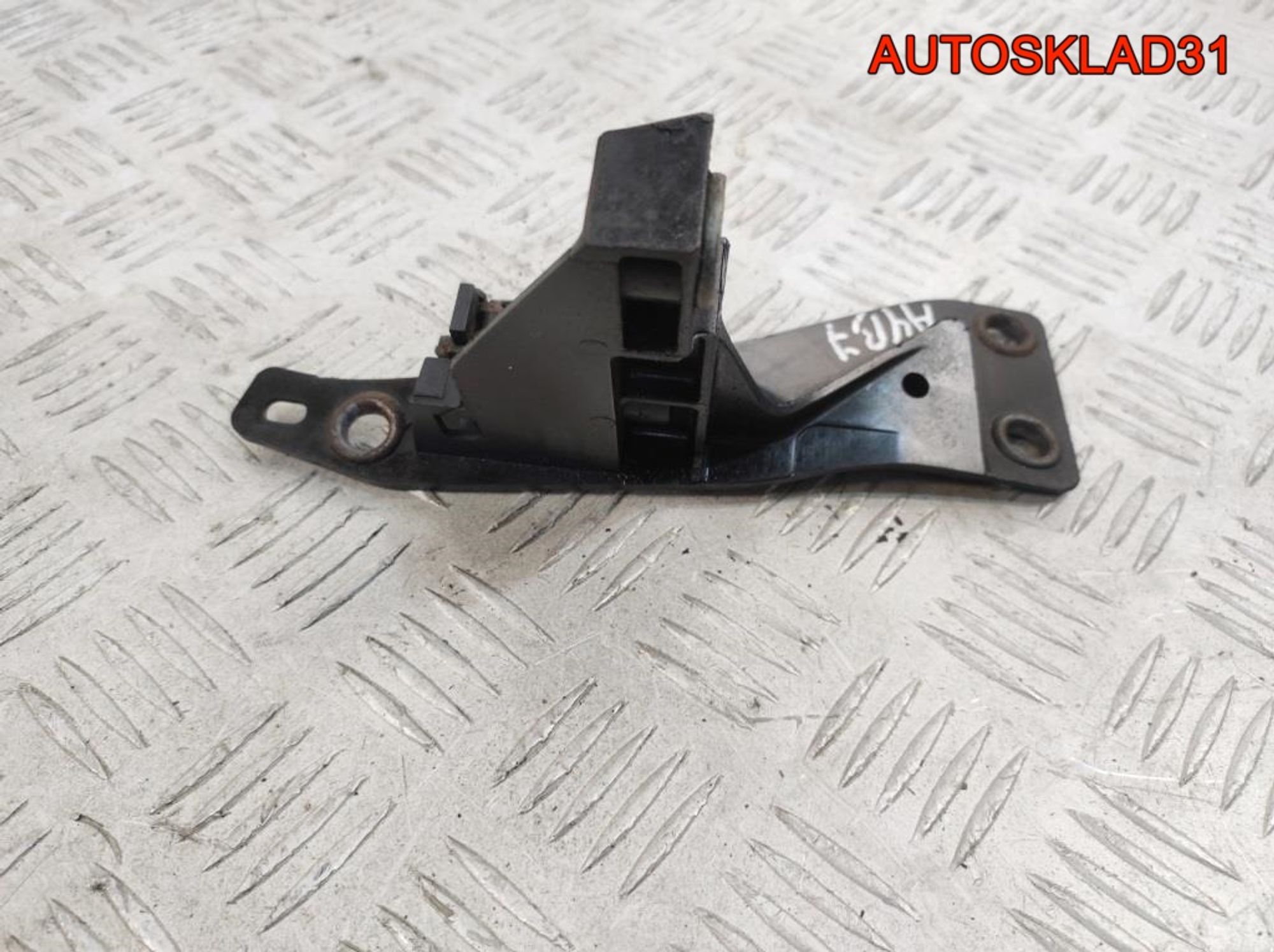 Кронштейн переднего бампера правый Audi A4 B7 8E0805364, 1300 рублей, Дубовое