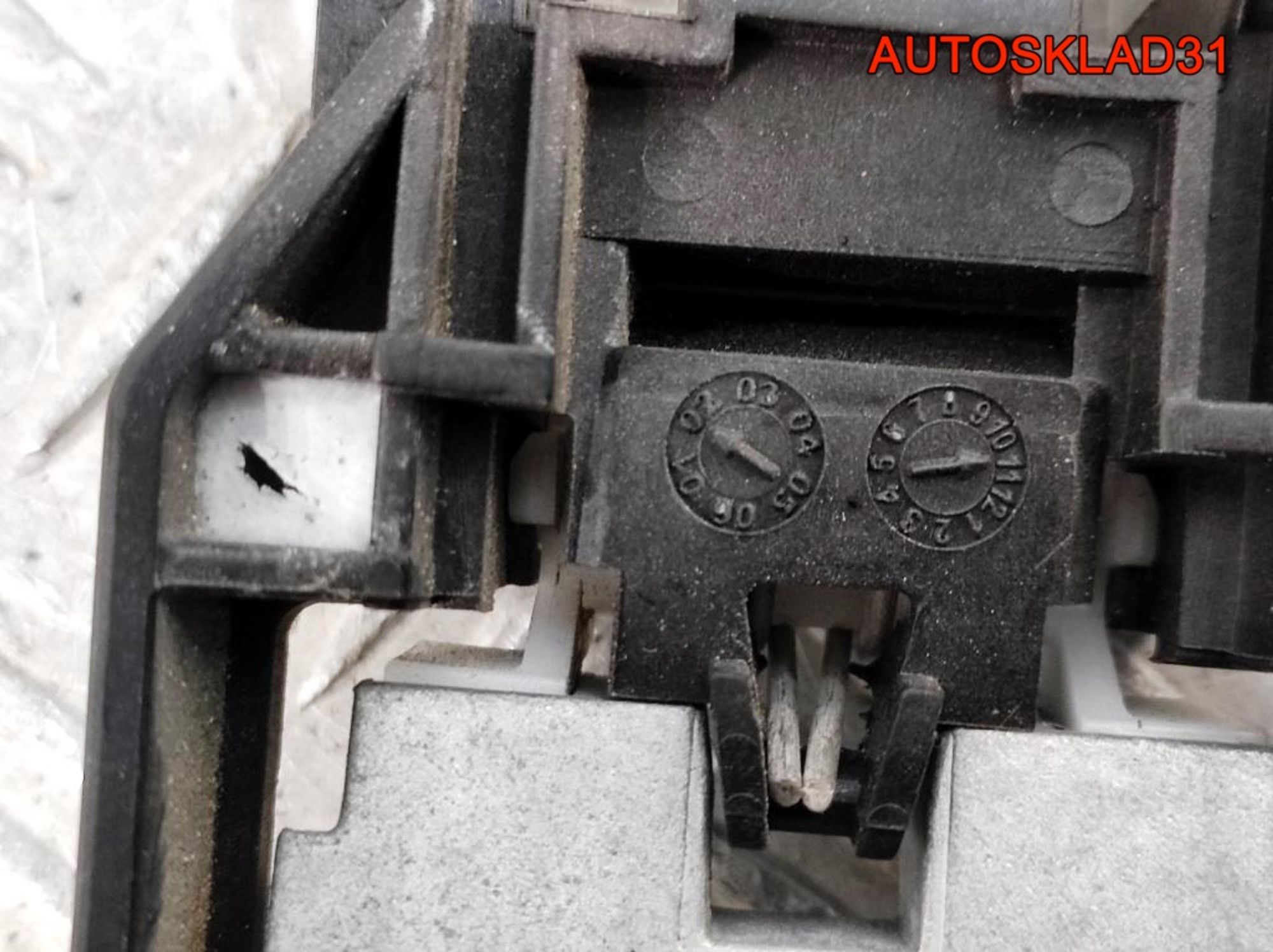 Кронштейн ручки передней правой Mercedes W211, 500 рублей, Дубовое