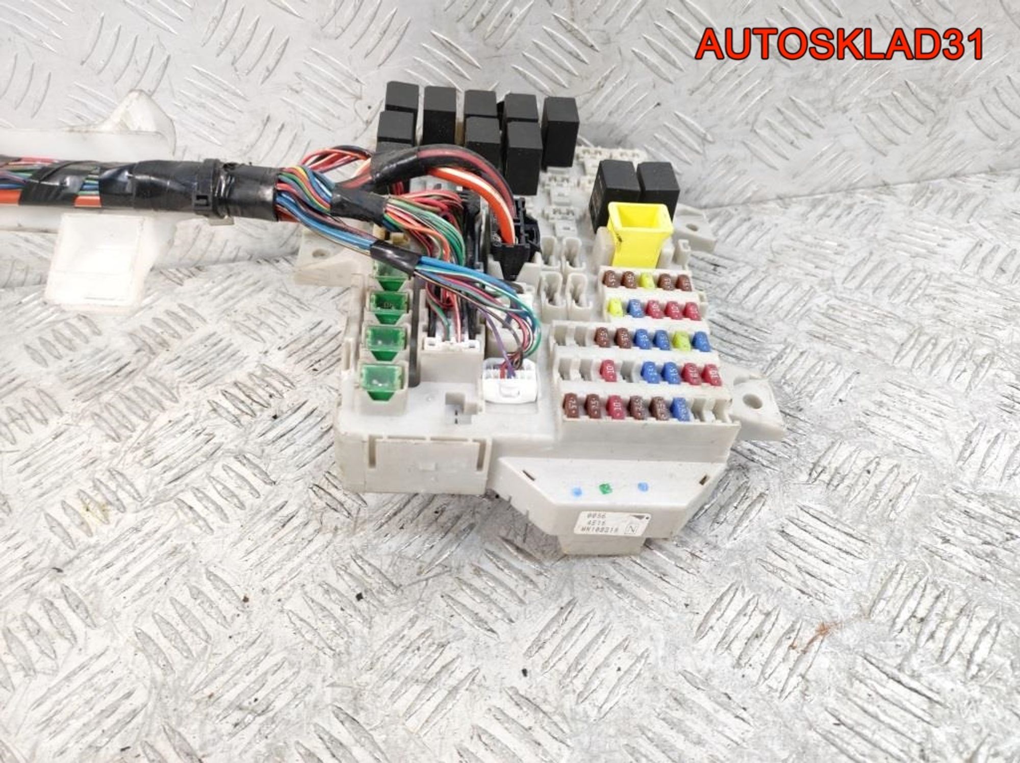 Блок предохранителей Mitsubishi Colt Z3 MN108319, 1700 рублей, Дубовое