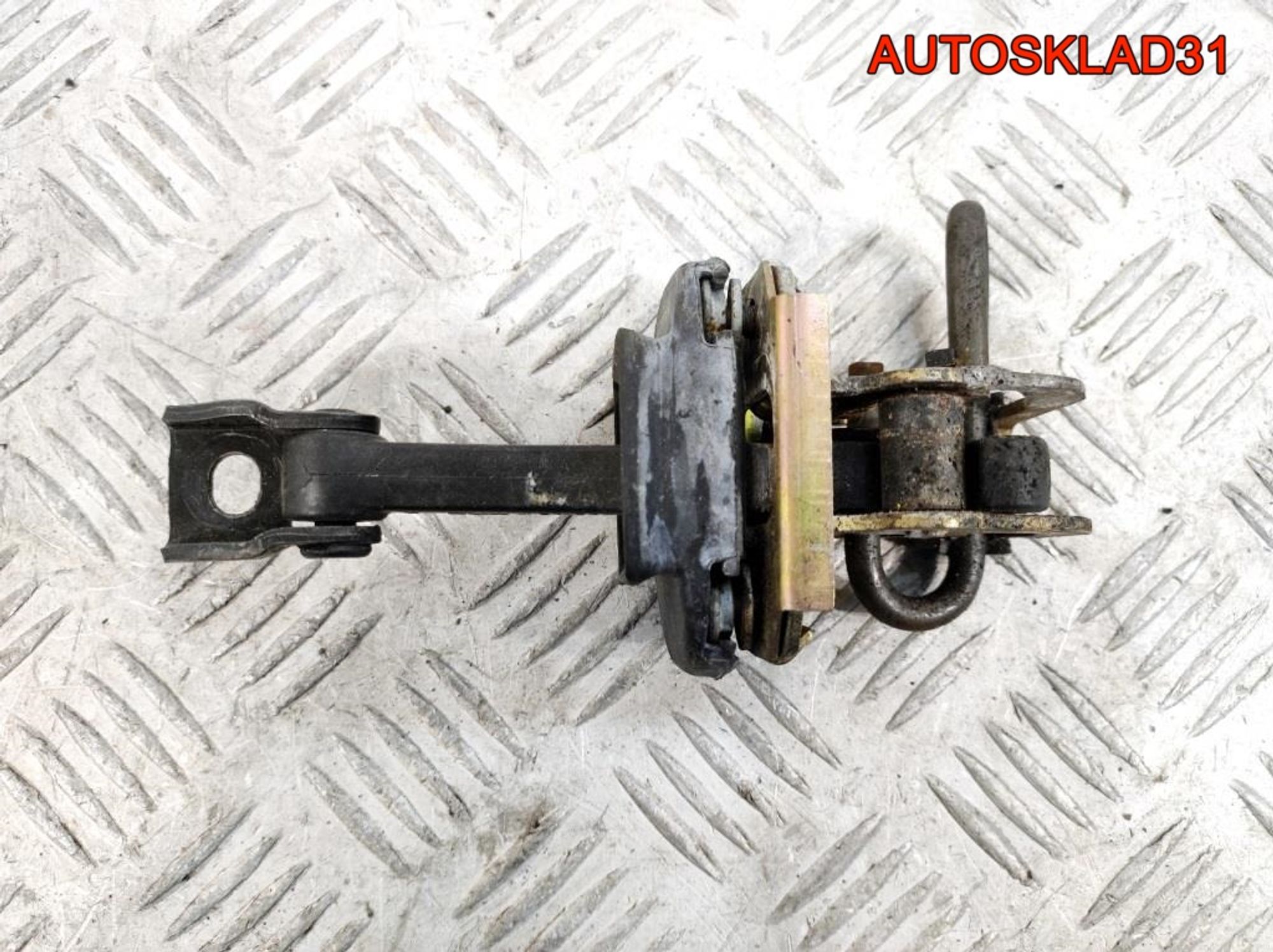 Ограничитель двери передней правой BMW E46 51218160959, 1200 рублей, Дубовое