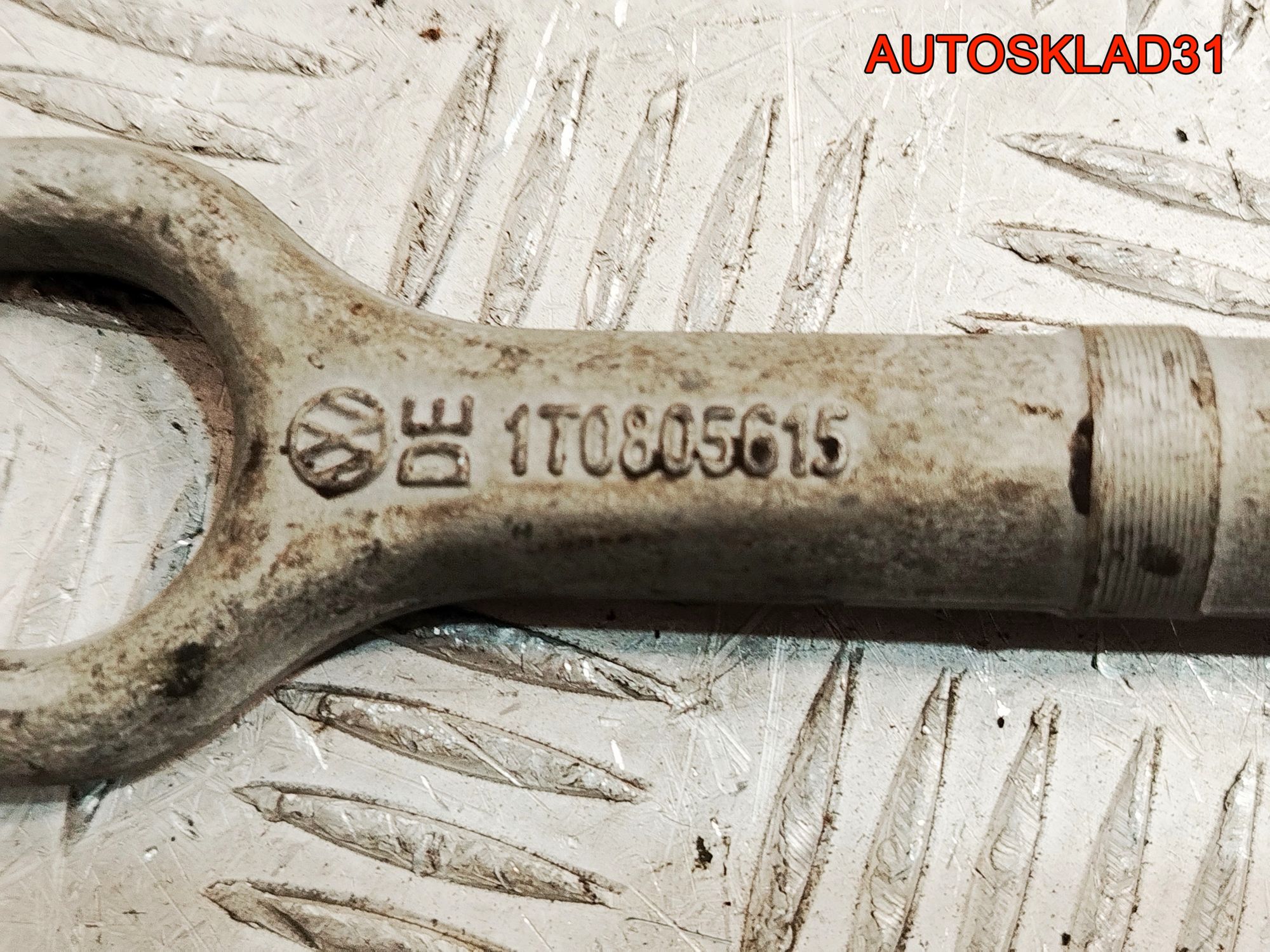 Крюк буксировочный Volkswagen Tiguan 1T0805615, 1000 рублей, Дубовое