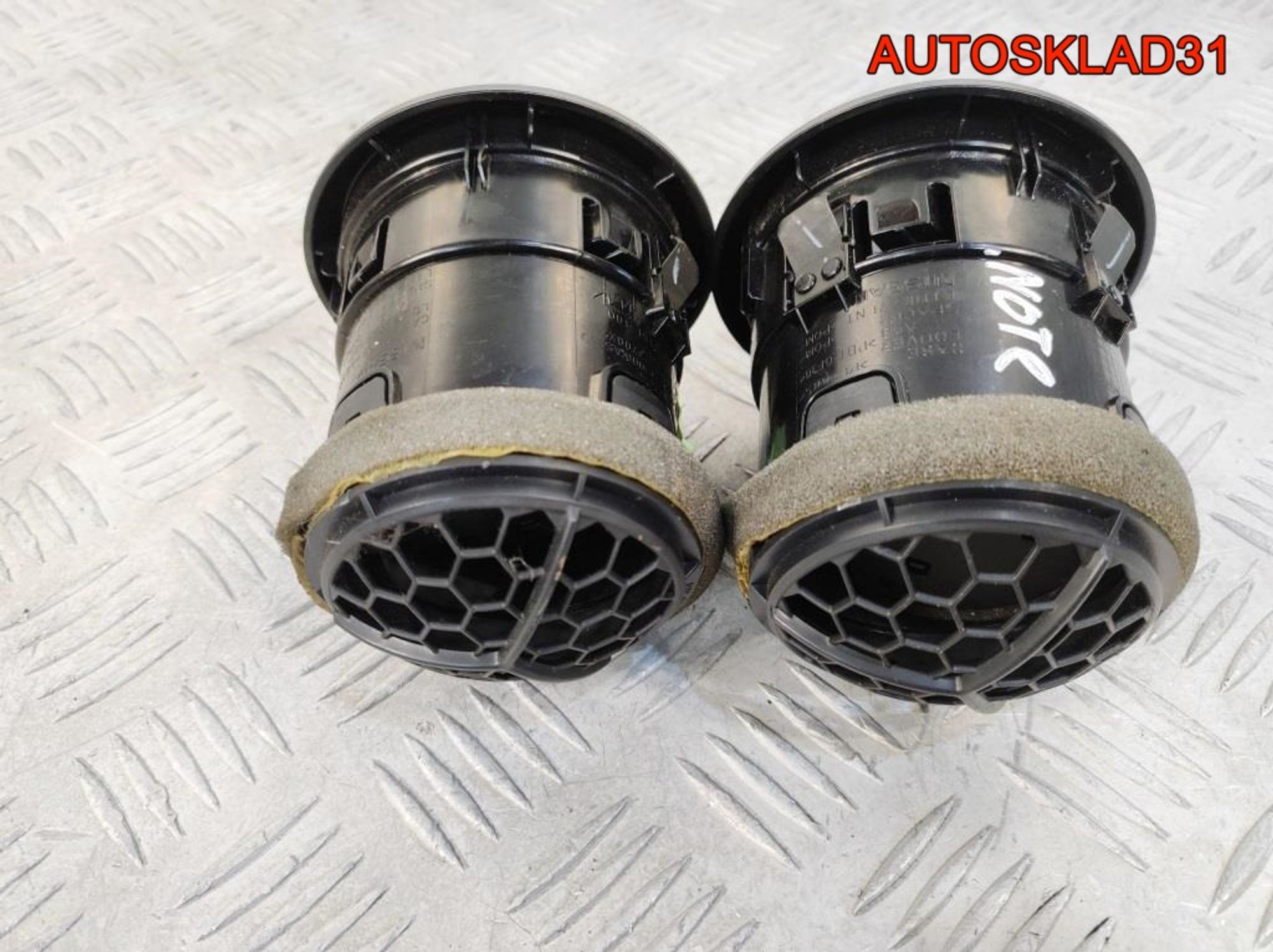 Дефлектор воздушный Nissan Note E11 687609U000, 1300 рублей, Дубовое