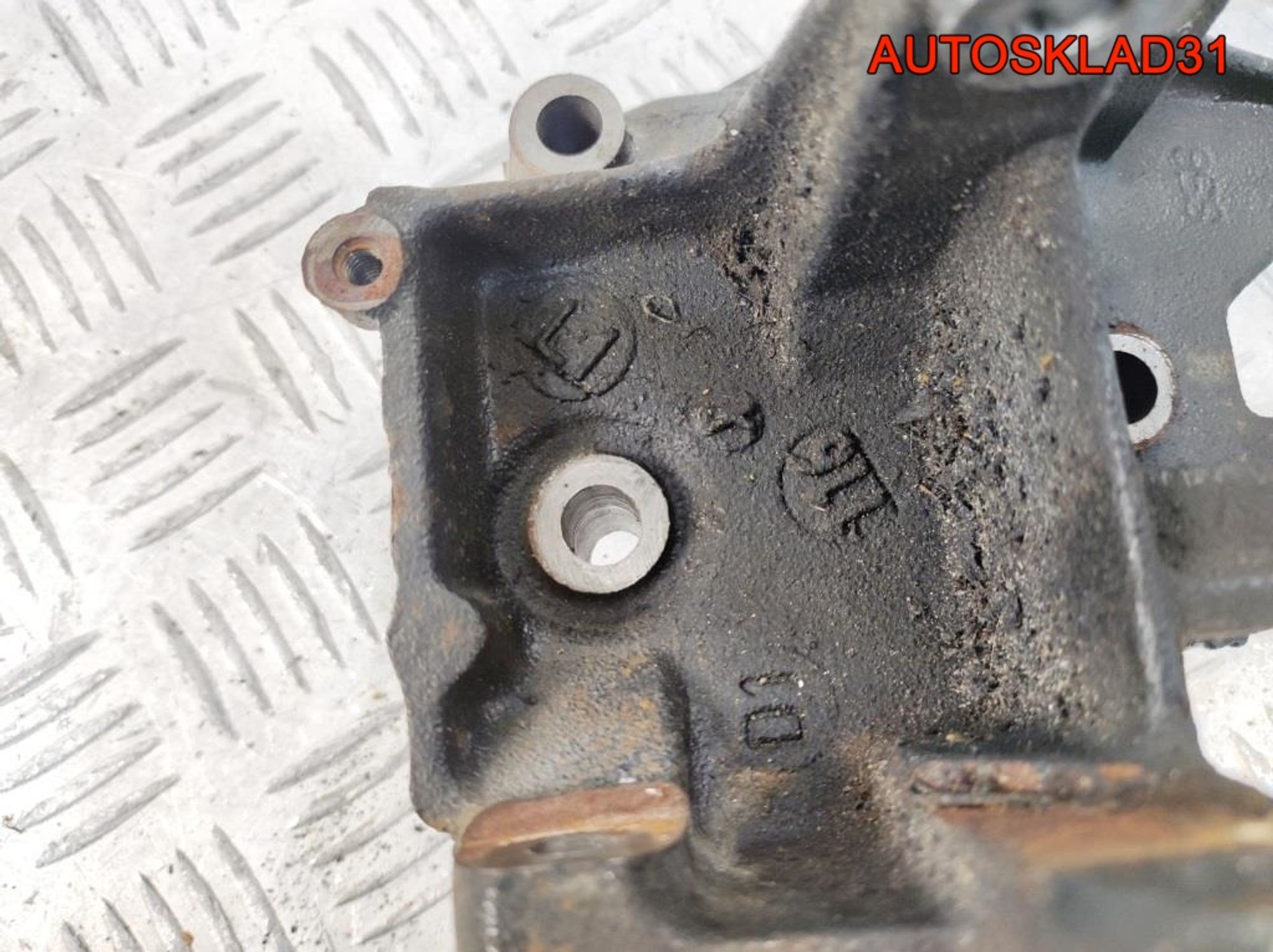 Кронштейн генератора Citroen C5 1,8 EW6/7 Бензин, 1400 рублей, Дубовое