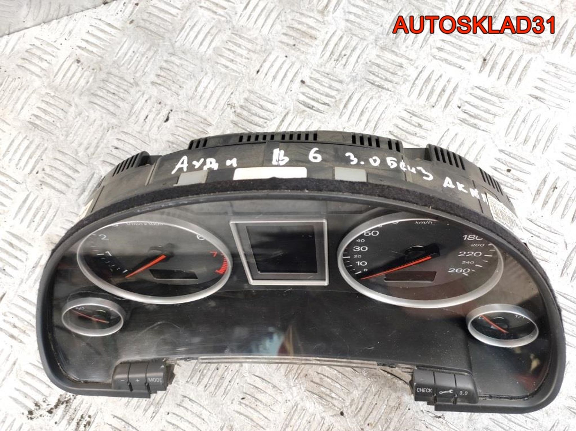 Панель приборов Audi A4 B6 3,0 ASN АКПП 8E0920900L, 4100 рублей, Дубовое