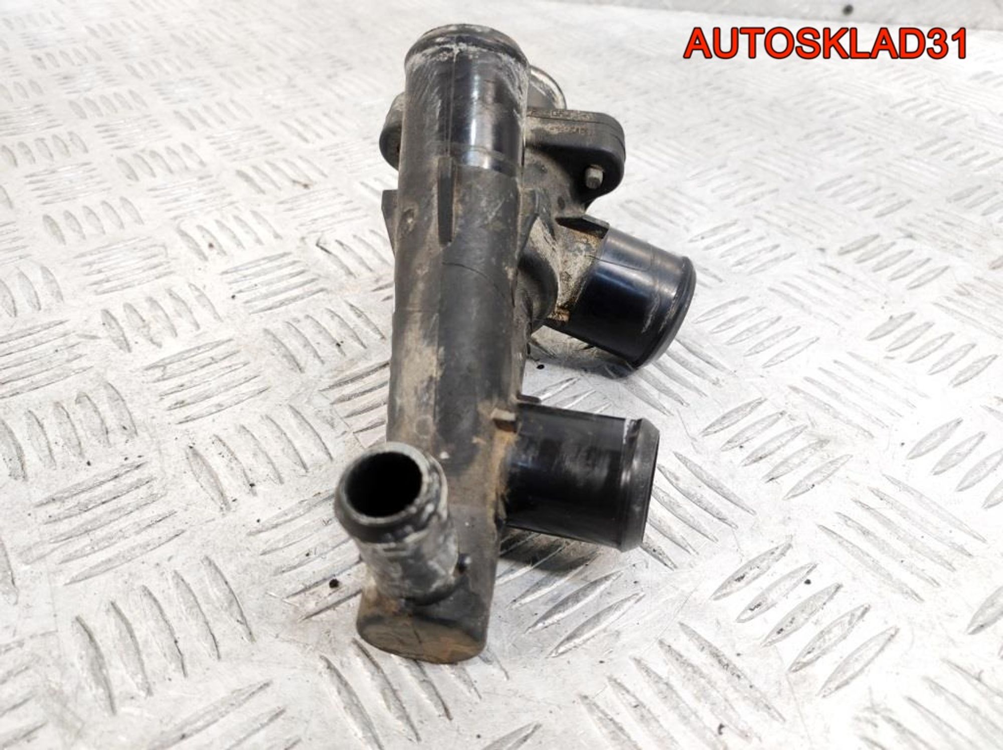 Корпус термостата Ford Maverick 2 3,0 7KB4 2M2E8A587CD, 900 рублей, Дубовое