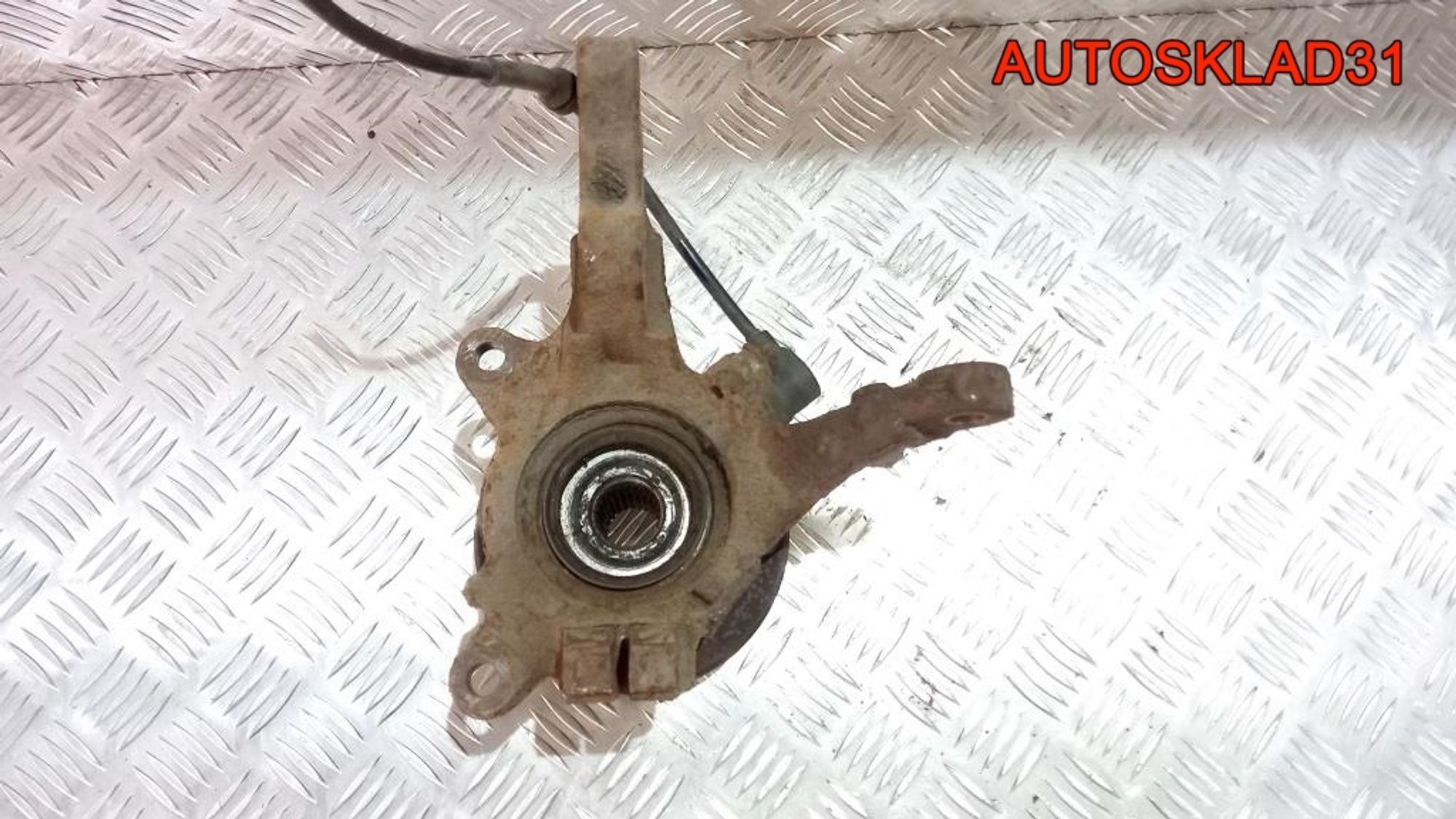 Кулак поворотный передний правый в сборе  Mitsubishi Carisma DA MR369680  Mitsubishi Carisma DA MR369680, 3500 рублей, Дубовое