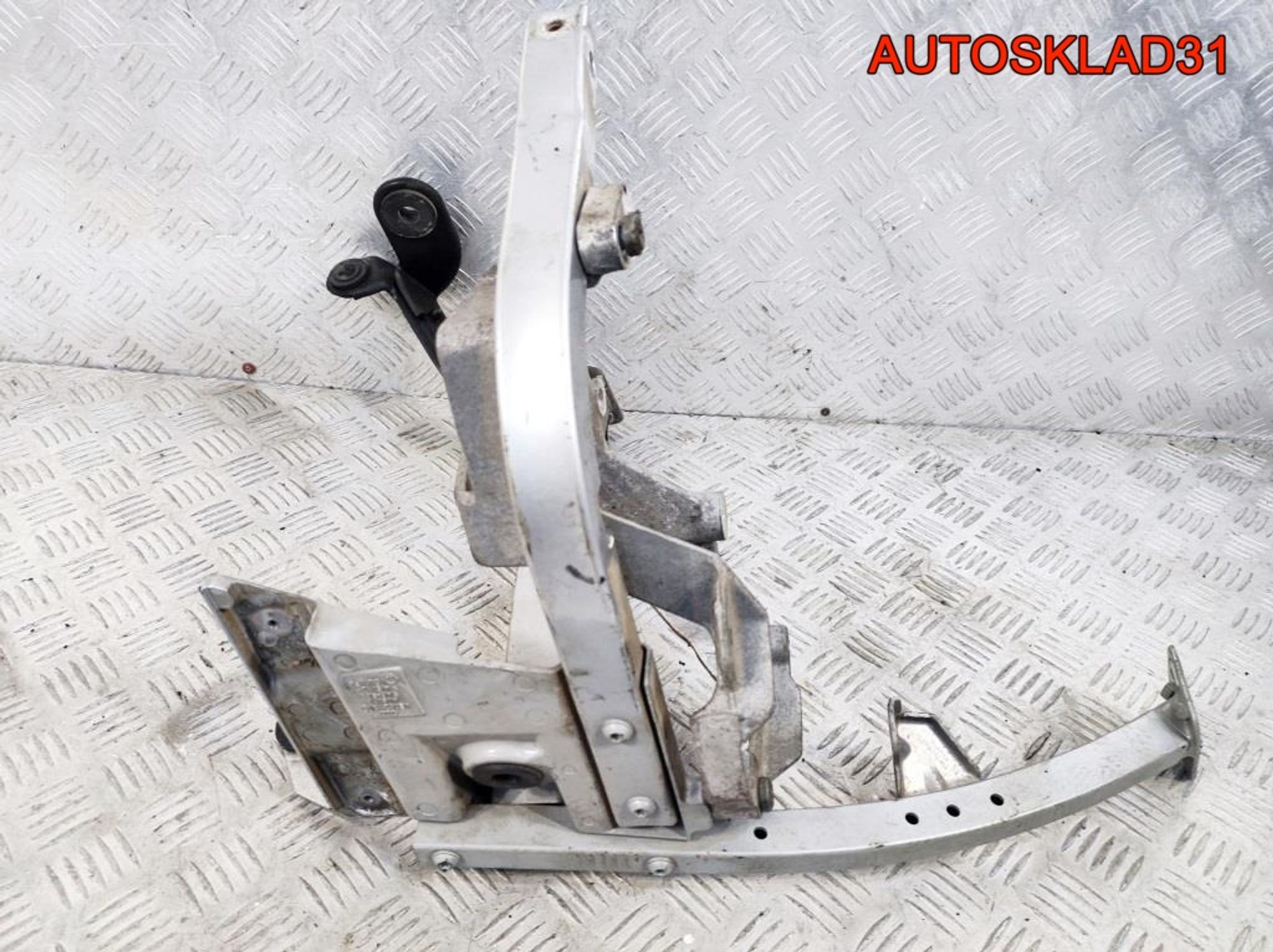 Кронштейн крепления крыла Audi A8 D3 4E0821137D, 12200 рублей, Дубовое