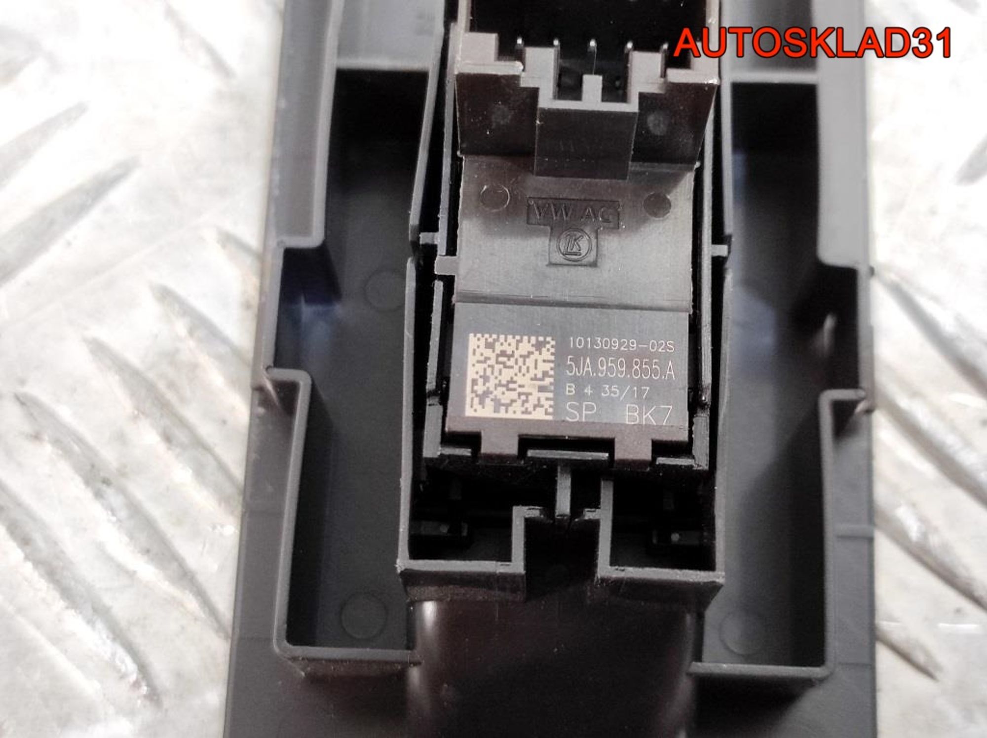 Кнопка стеклоподъемника Skoda Rapid 5JA959855A, 900 рублей, Дубовое