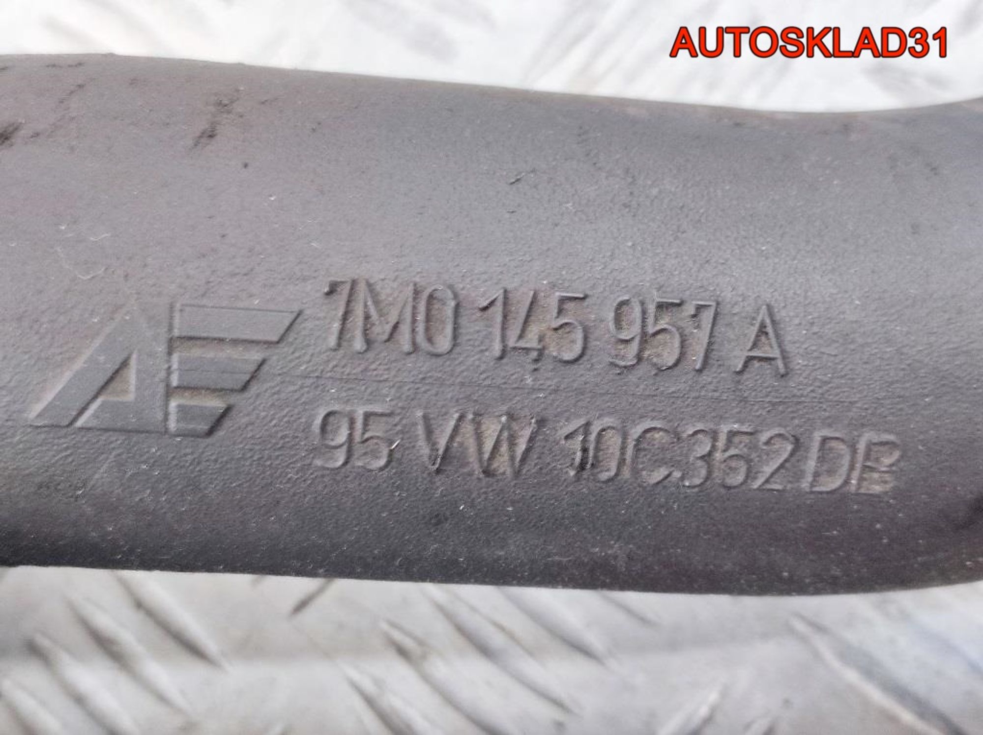 Патрубок интеркулера Volkswagen Sharan 7M0145957A, 900 рублей, Дубовое