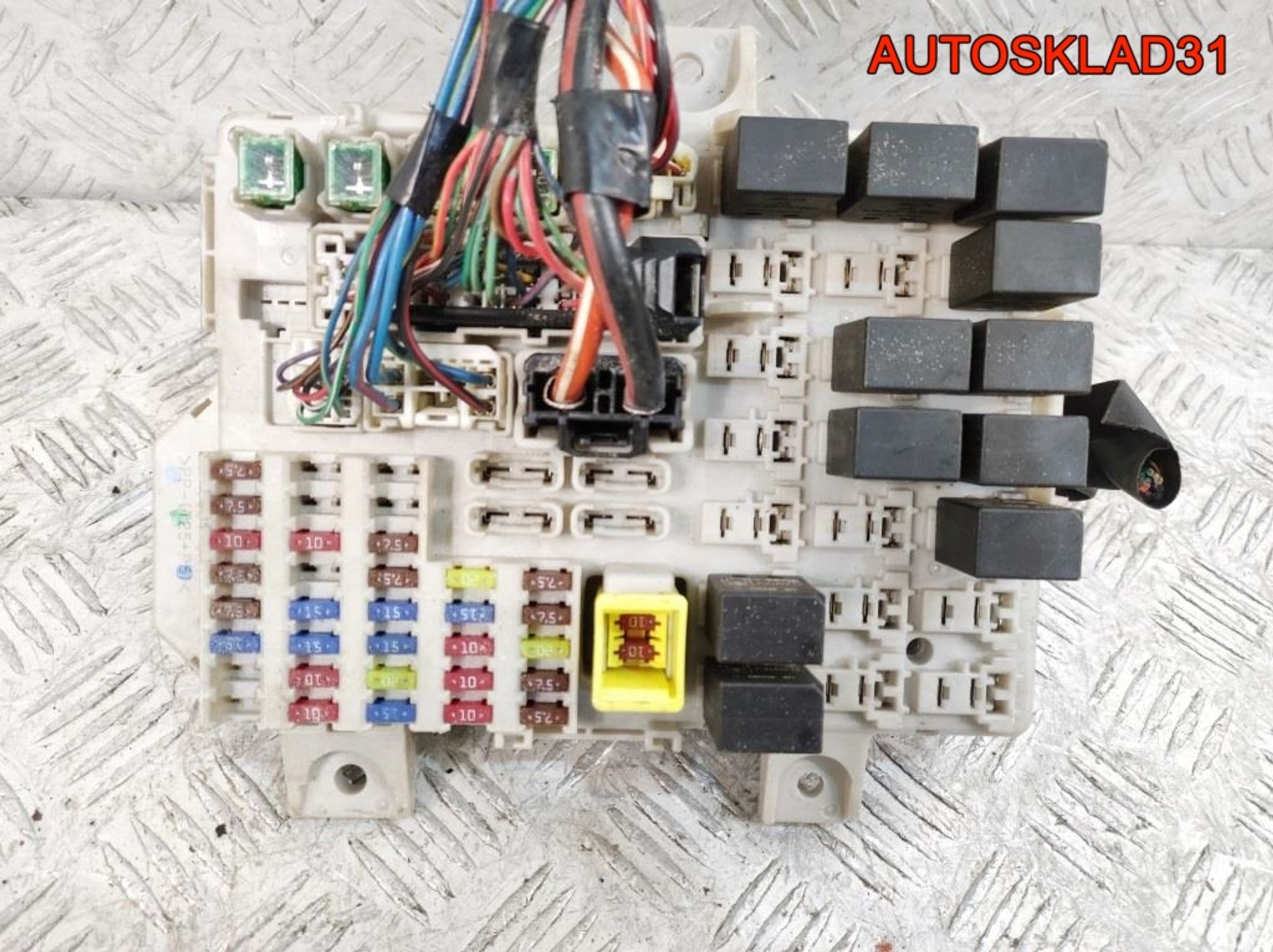 Блок предохранителей Mitsubishi Colt Z3 MN108319, 1700 рублей, Дубовое