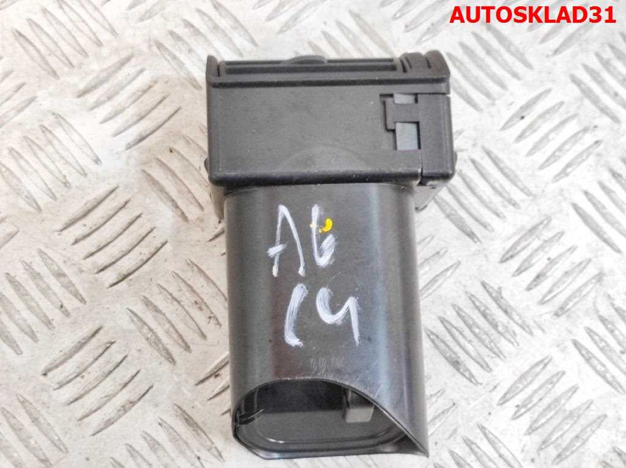 Дефлектор воздушный левый Audi A6 C4 4A1820901, 900 рублей, Дубовое