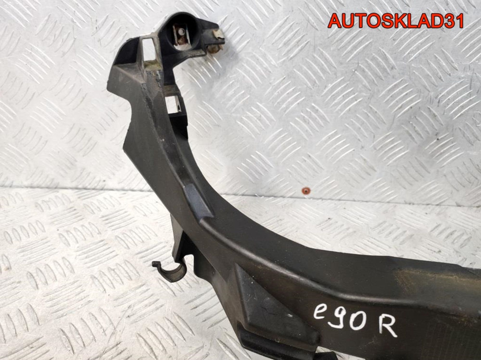 Кронштейн фар правый BMW E90 51117116708, 1400 рублей, Дубовое