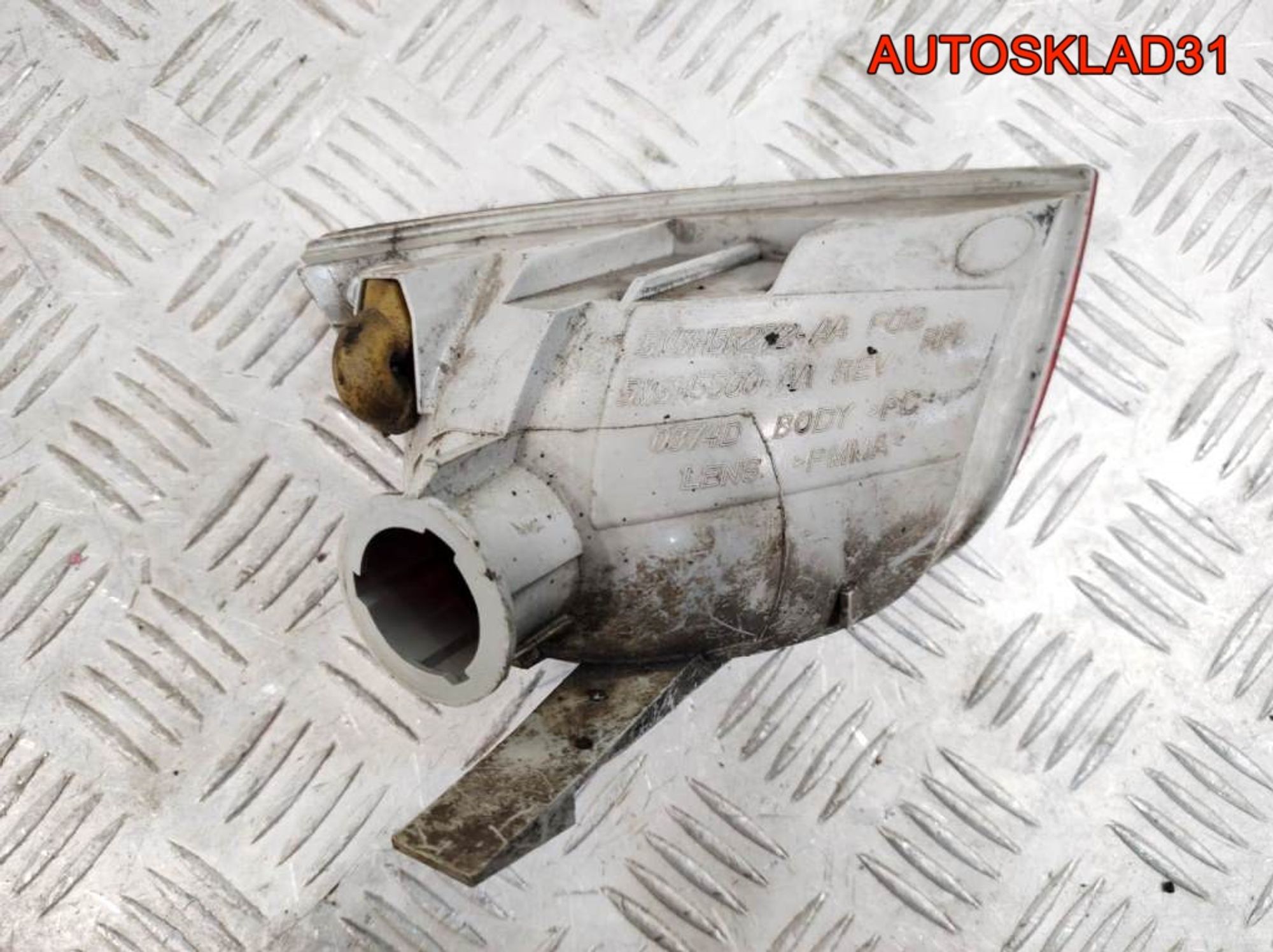 Фонарь задний в бампер правый Ford Focus 2 5M5115K272AA, 900 рублей, Дубовое