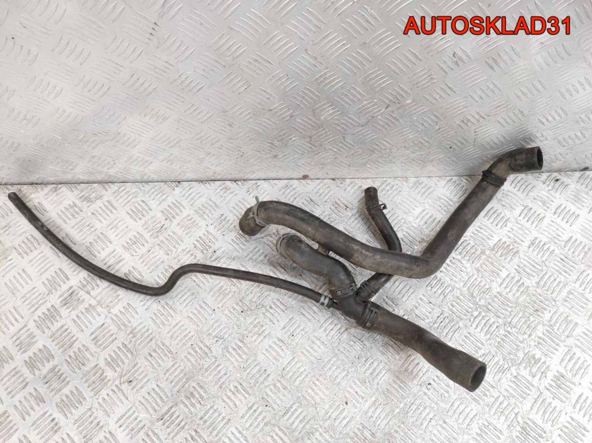 Патрубок радиатора VW Golf 4 1,6 Бензин 1J0121049F, 2000 рублей, Дубовое