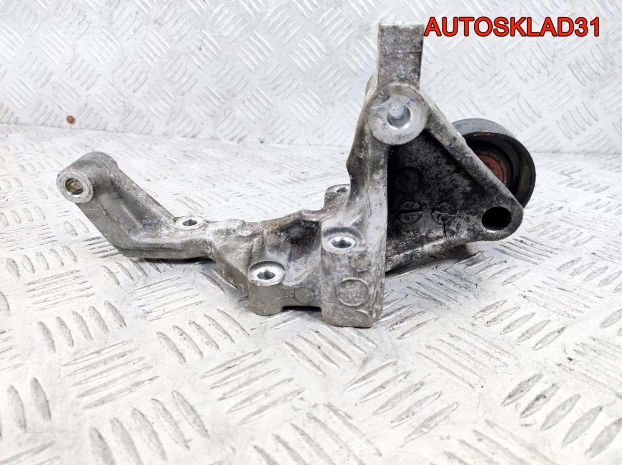 Кронштейн генератора Hyundai H 1 374724A000, 900 рублей, Дубовое