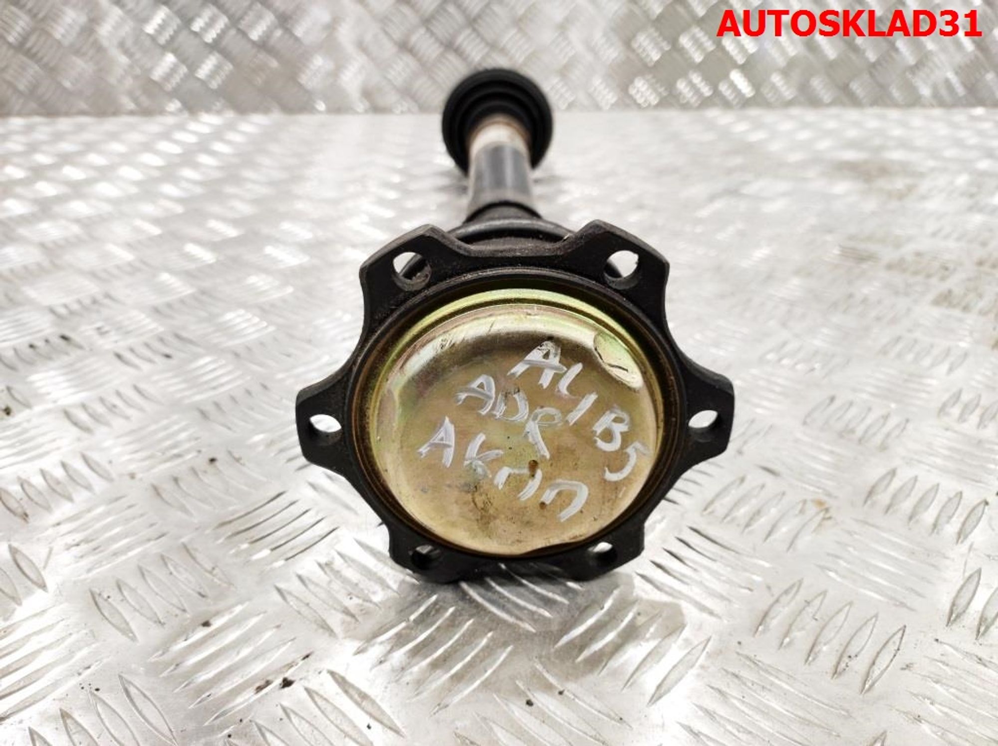 Полуось передняя правая Audi A4 B5 1,8 ADR АКПП 8D0407272AC, 3600 рублей, Дубовое