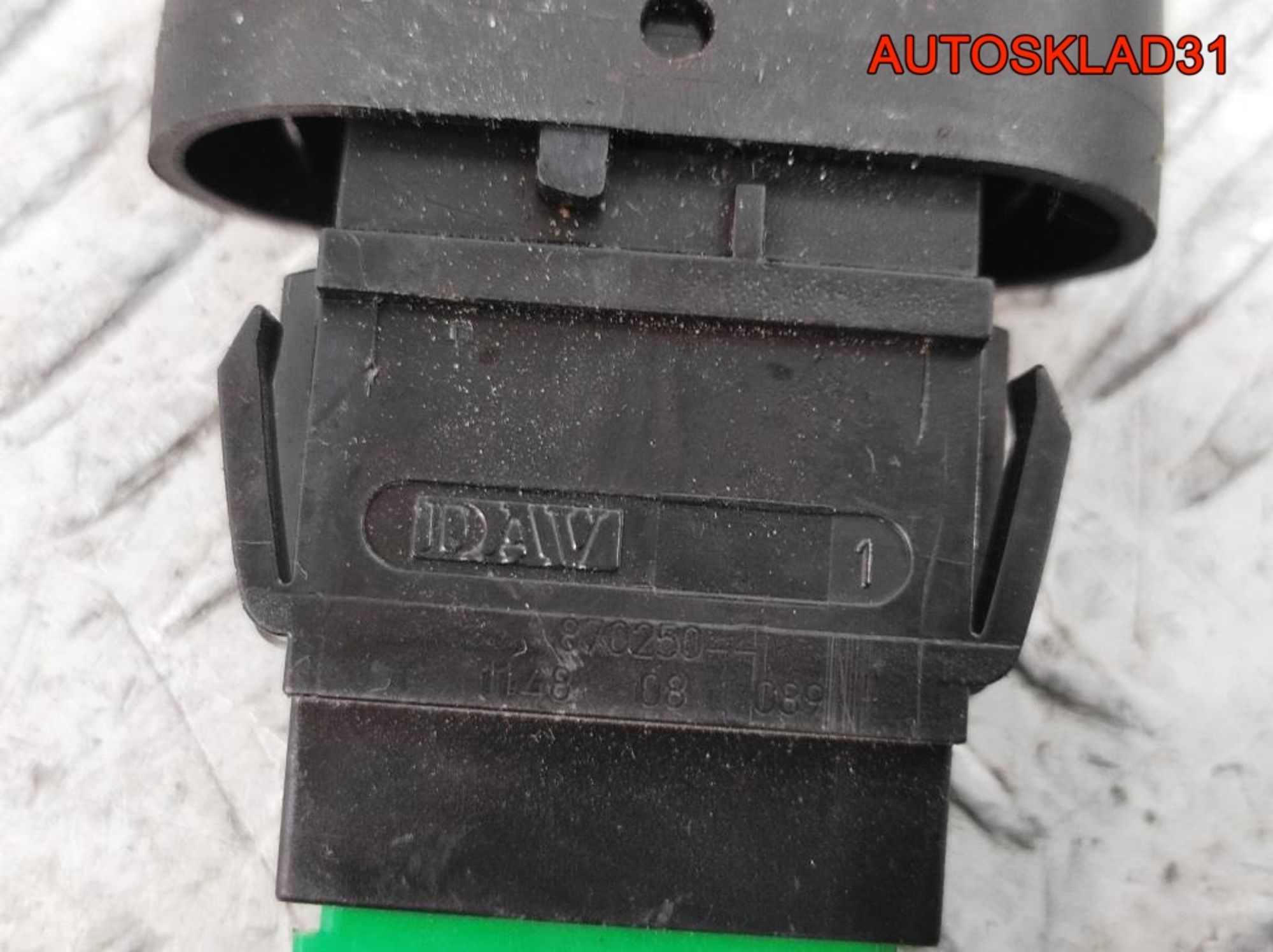 Кнопка центрального замка Renault Sandero 8200870250, 400 рублей, Дубовое