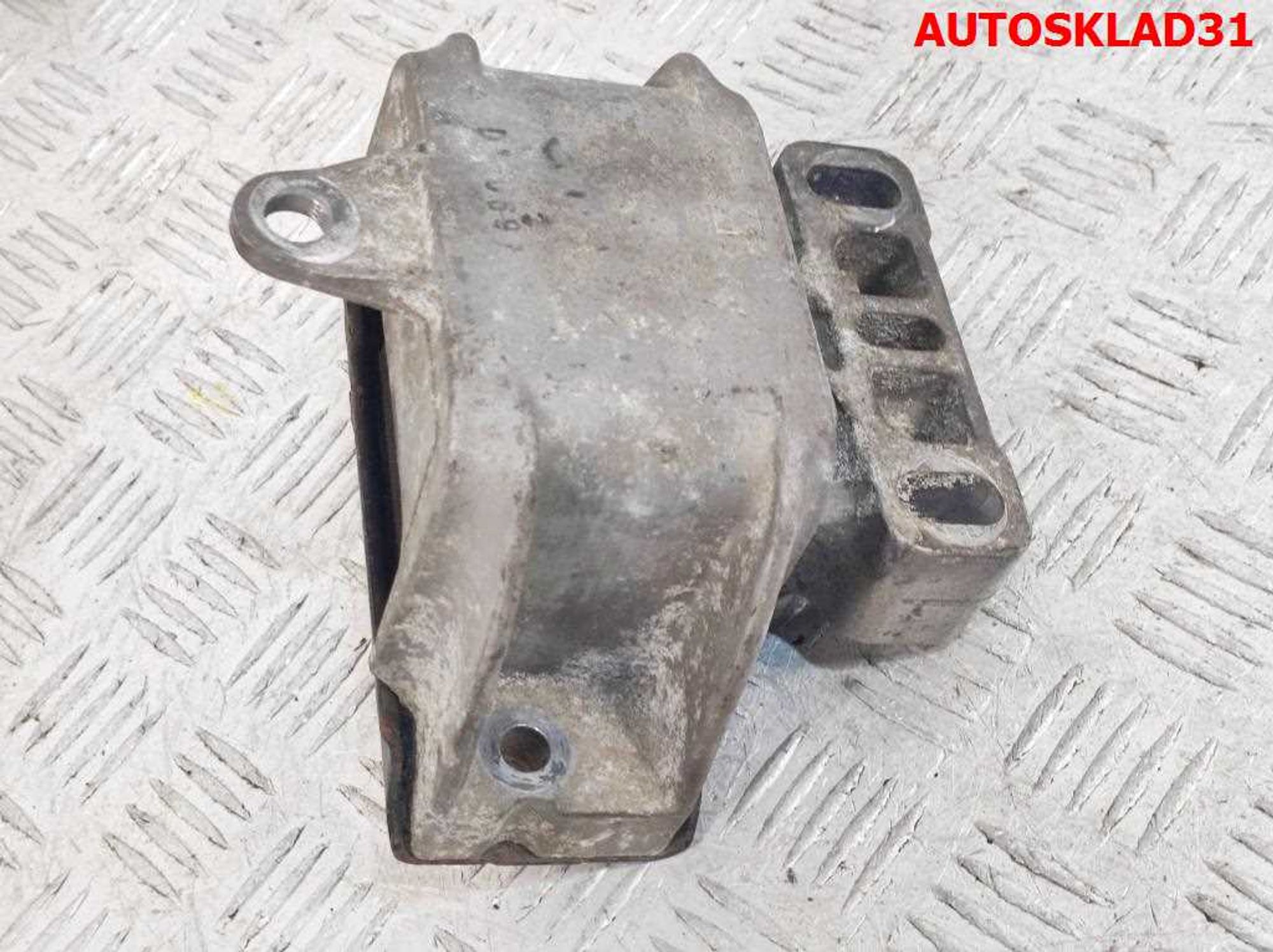 Опора двигателя левая VW Golf 4 1,4 APE 1J0199555AJ, 1500 рублей, Дубовое