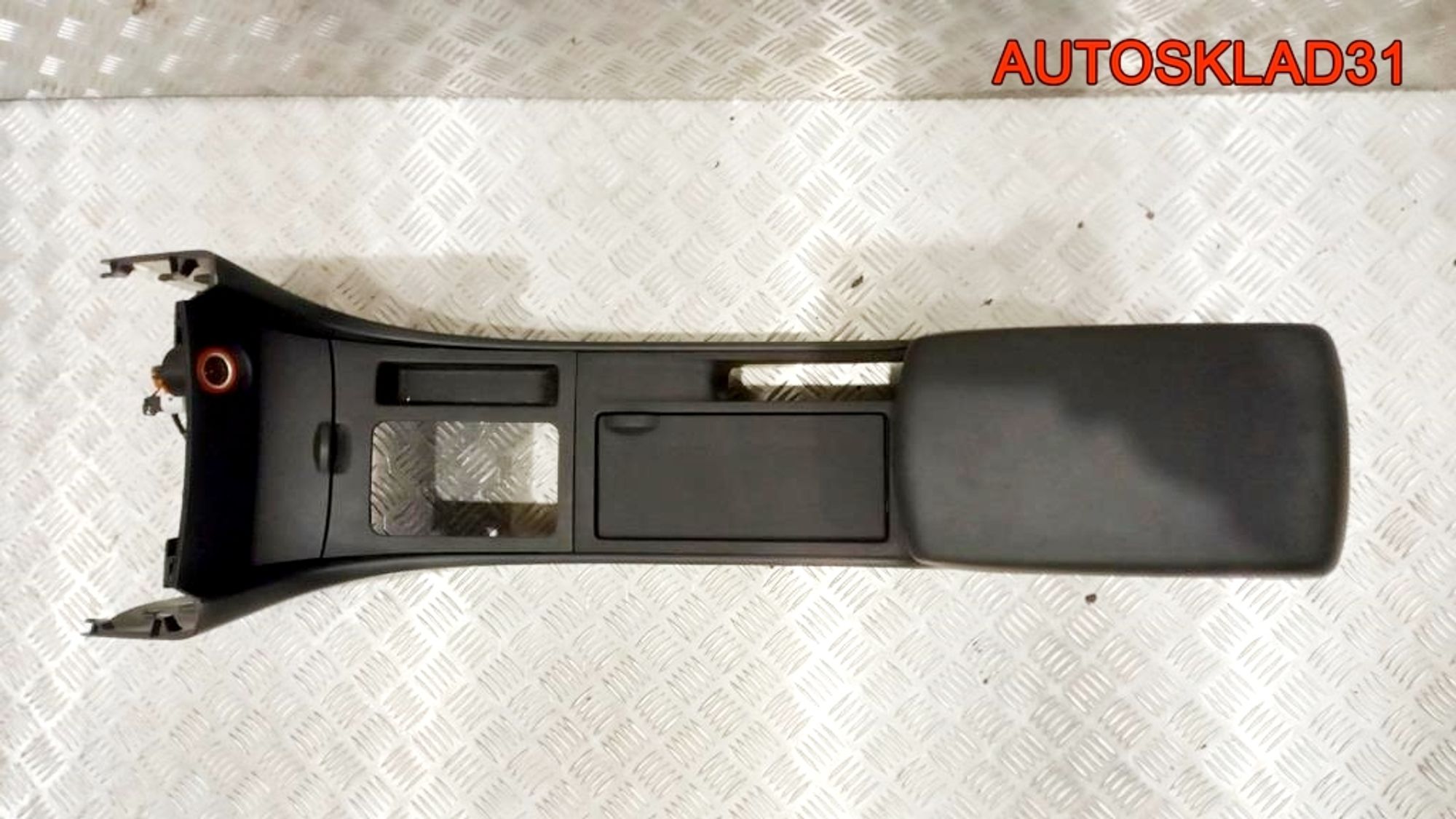 Подлокотник с консолью Mazda 3 BK BAN664420A02, 5000 рублей, Дубовое