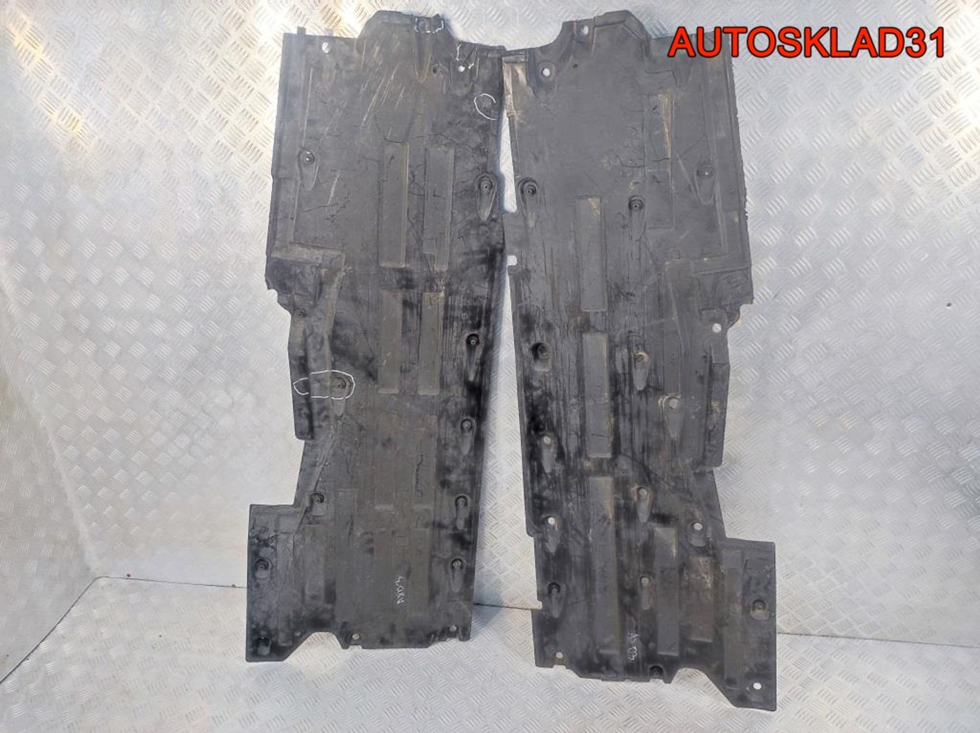 Защита днища антигравийная Audi A8 D3 4E0825205B, 3300 рублей, Дубовое