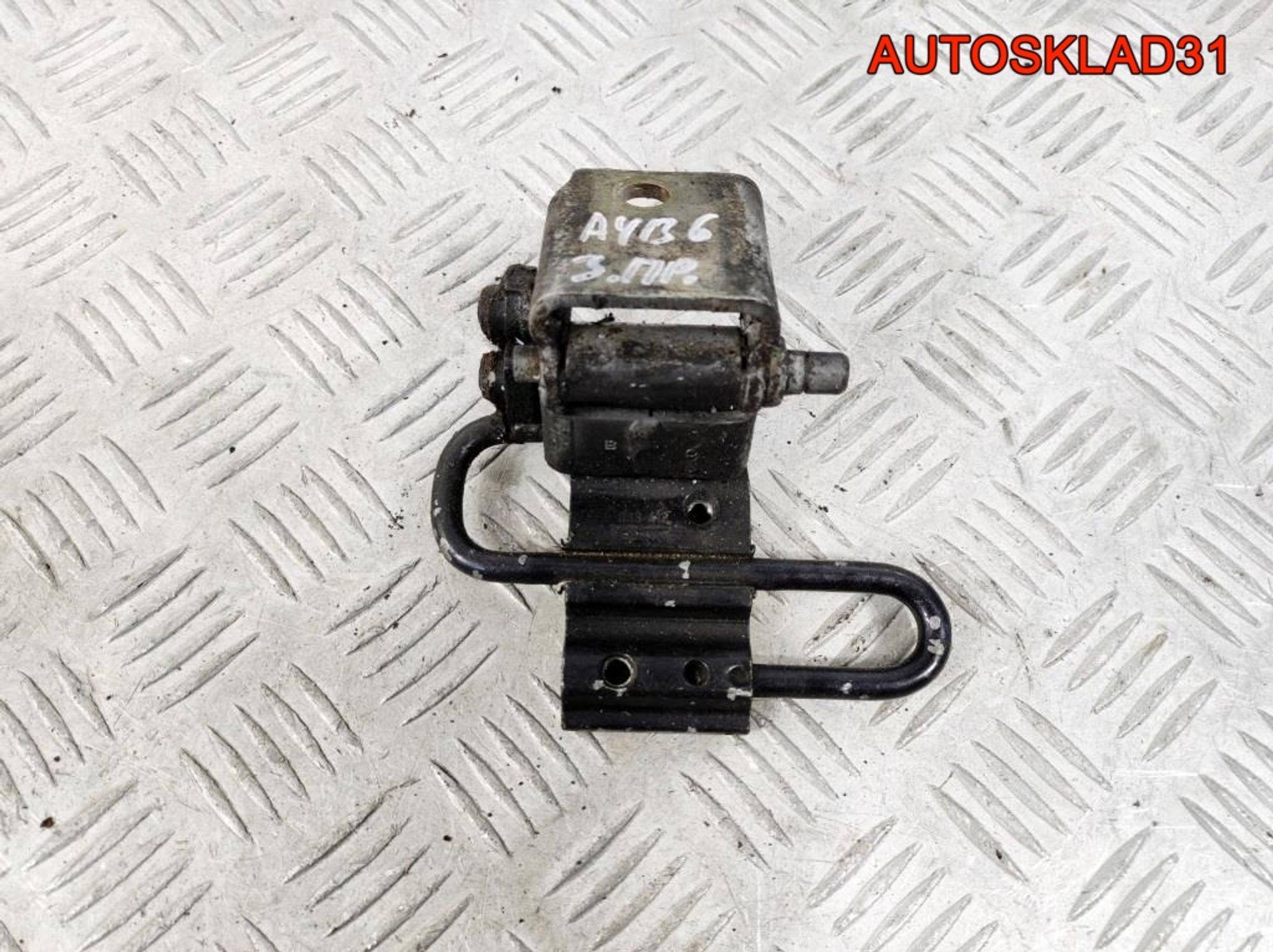 Петля двери задней правой нижняя Audi A4 B6, 700 рублей, Дубовое