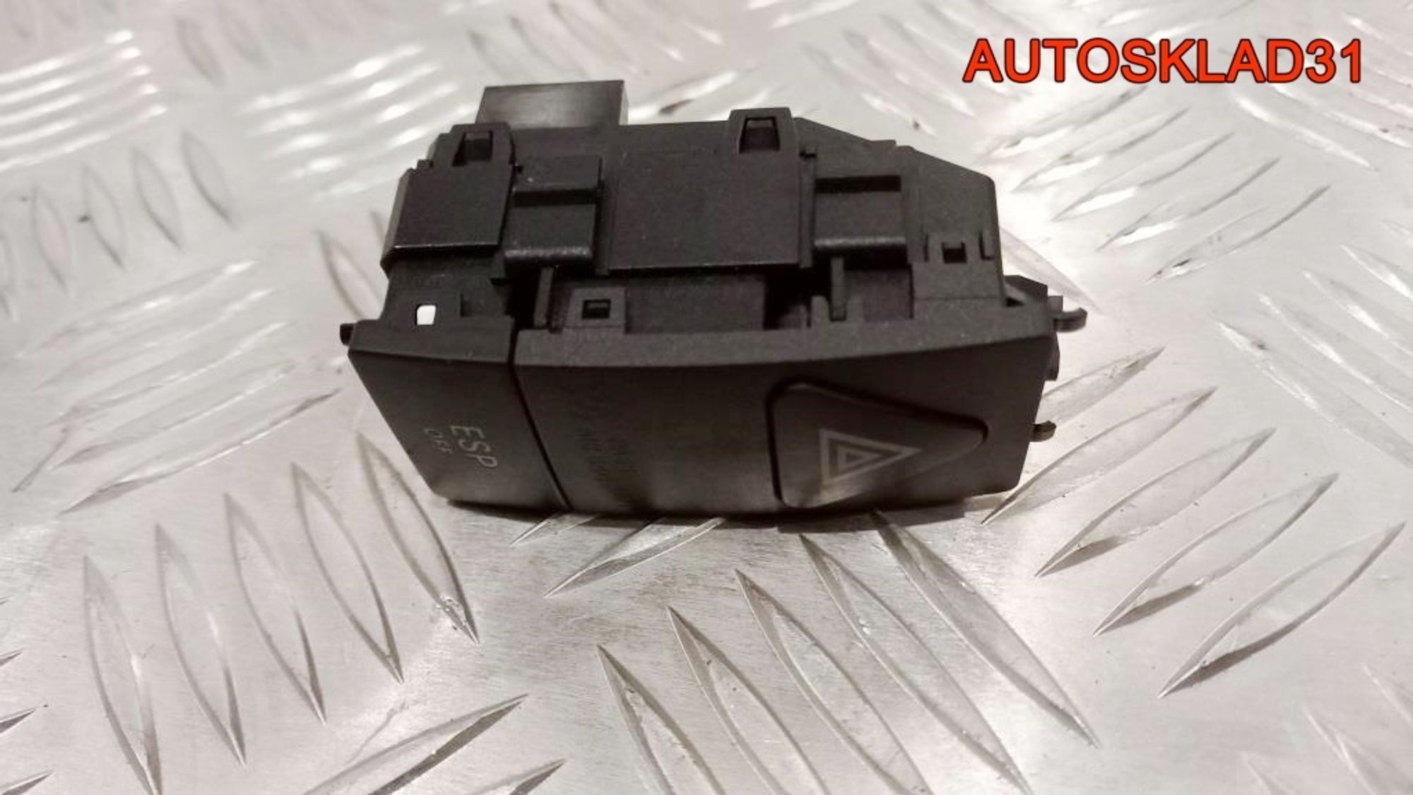 Кнопка аварийной сигнализации Mercedes-Benz W204 A2049051700, 2500 рублей, Дубовое