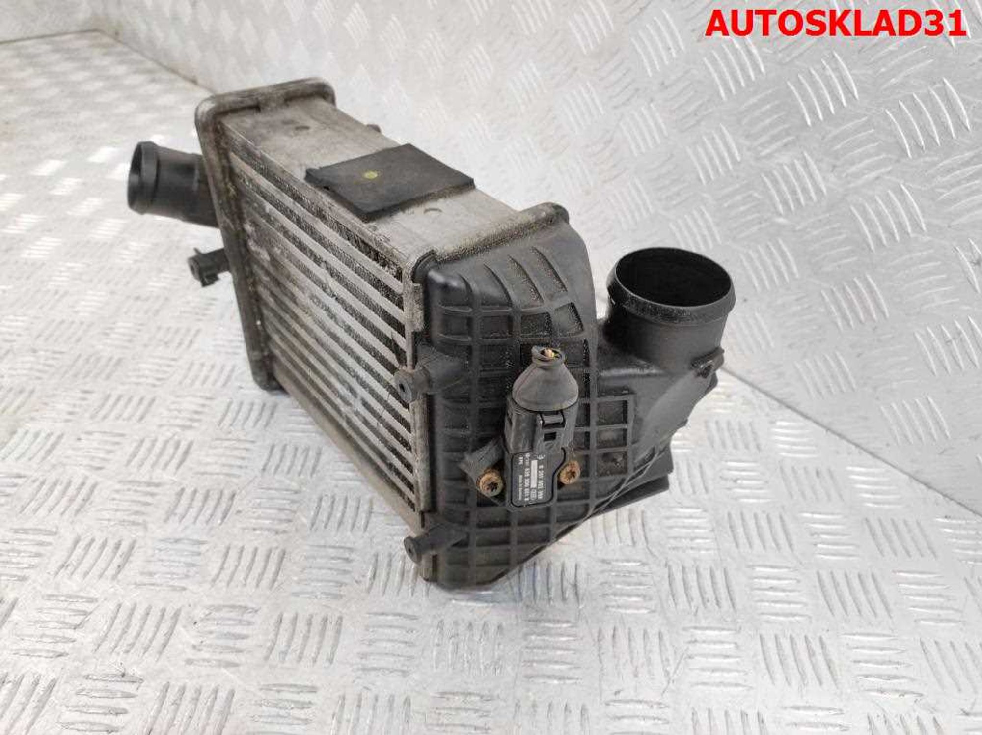 Интеркулер левый Audi A4 B6 2,5 Дизель 8E0145805P, 3500 рублей, Дубовое