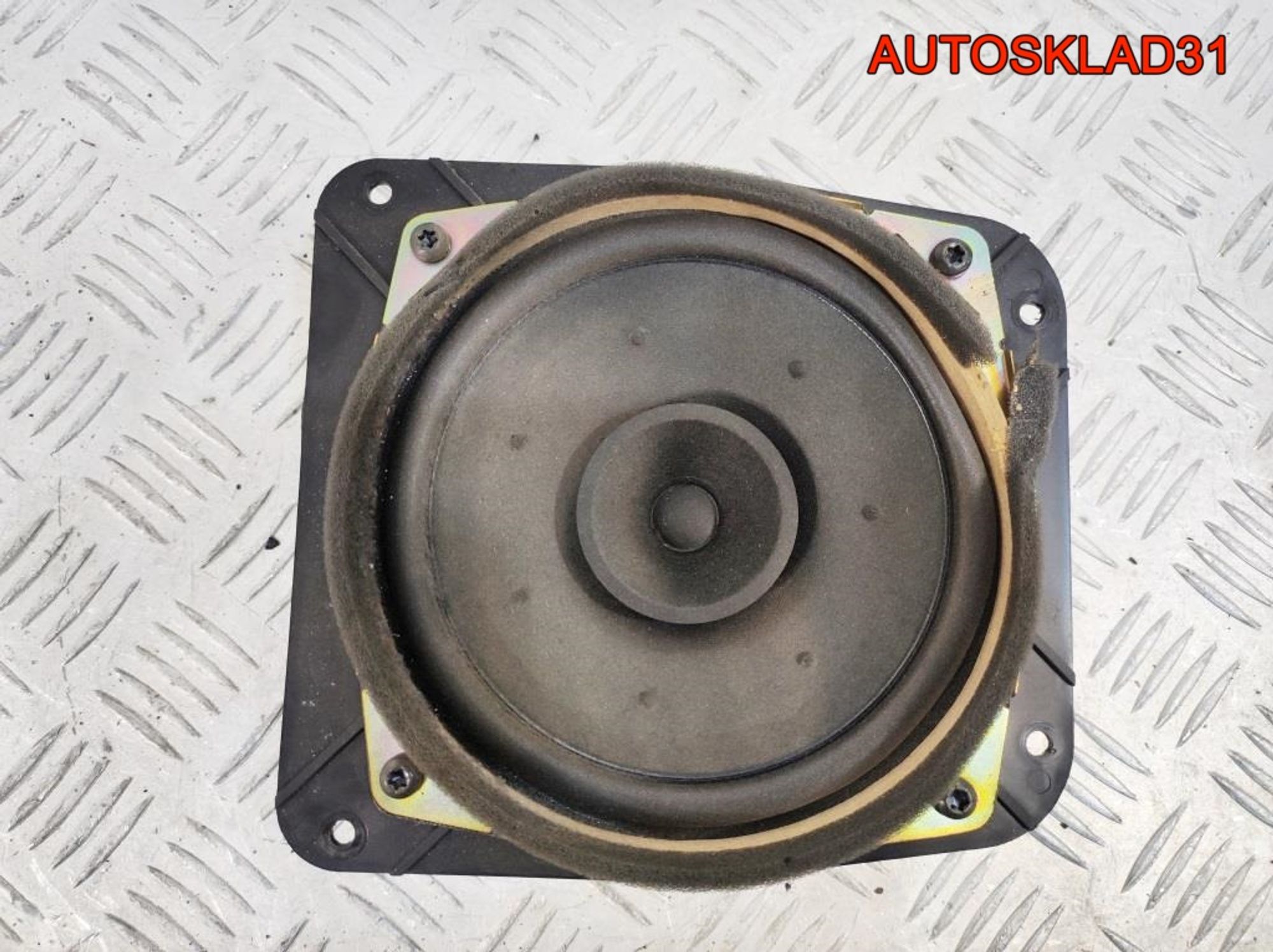 Динамик передний левый Mitsubishi Carisma MR173087, 900 рублей, Дубовое