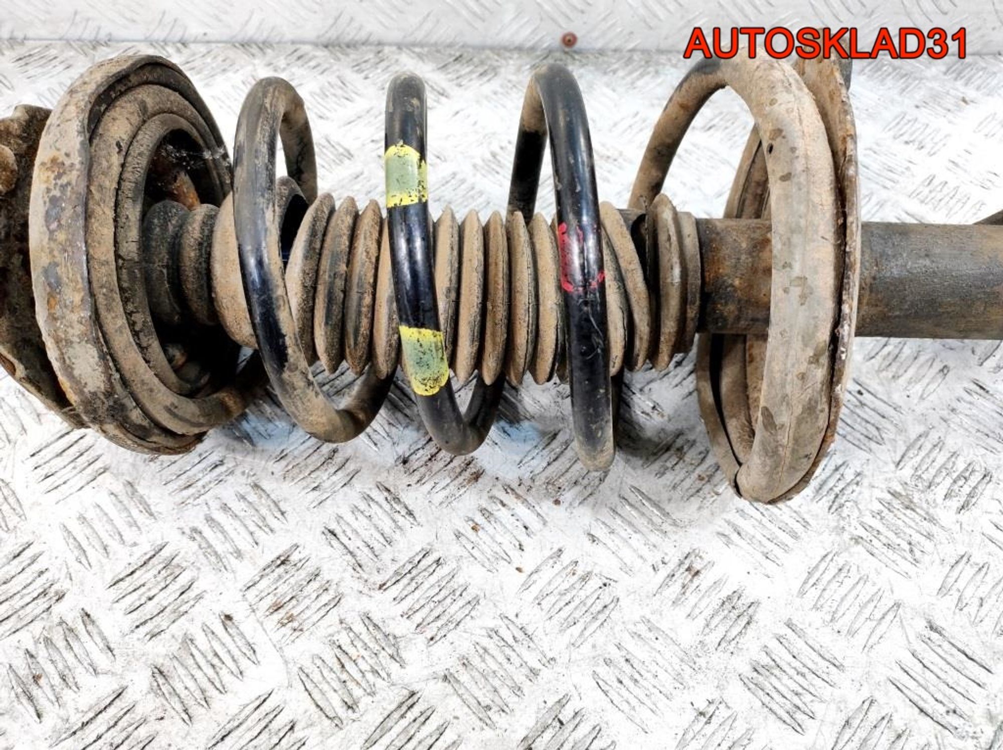 Стойка амортизатора задняя левая Nissan X-Trail T30, 2000 рублей, Дубовое