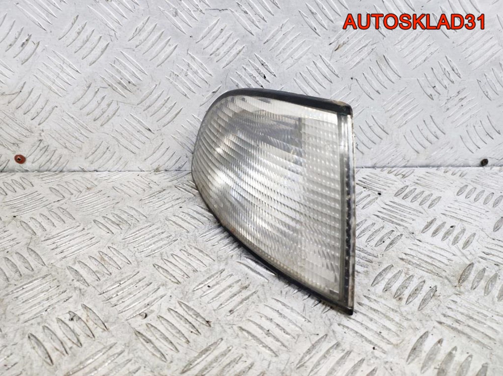 Указатель поворота правый Audi A4 B5 8D0953050A, 900 рублей, Дубовое