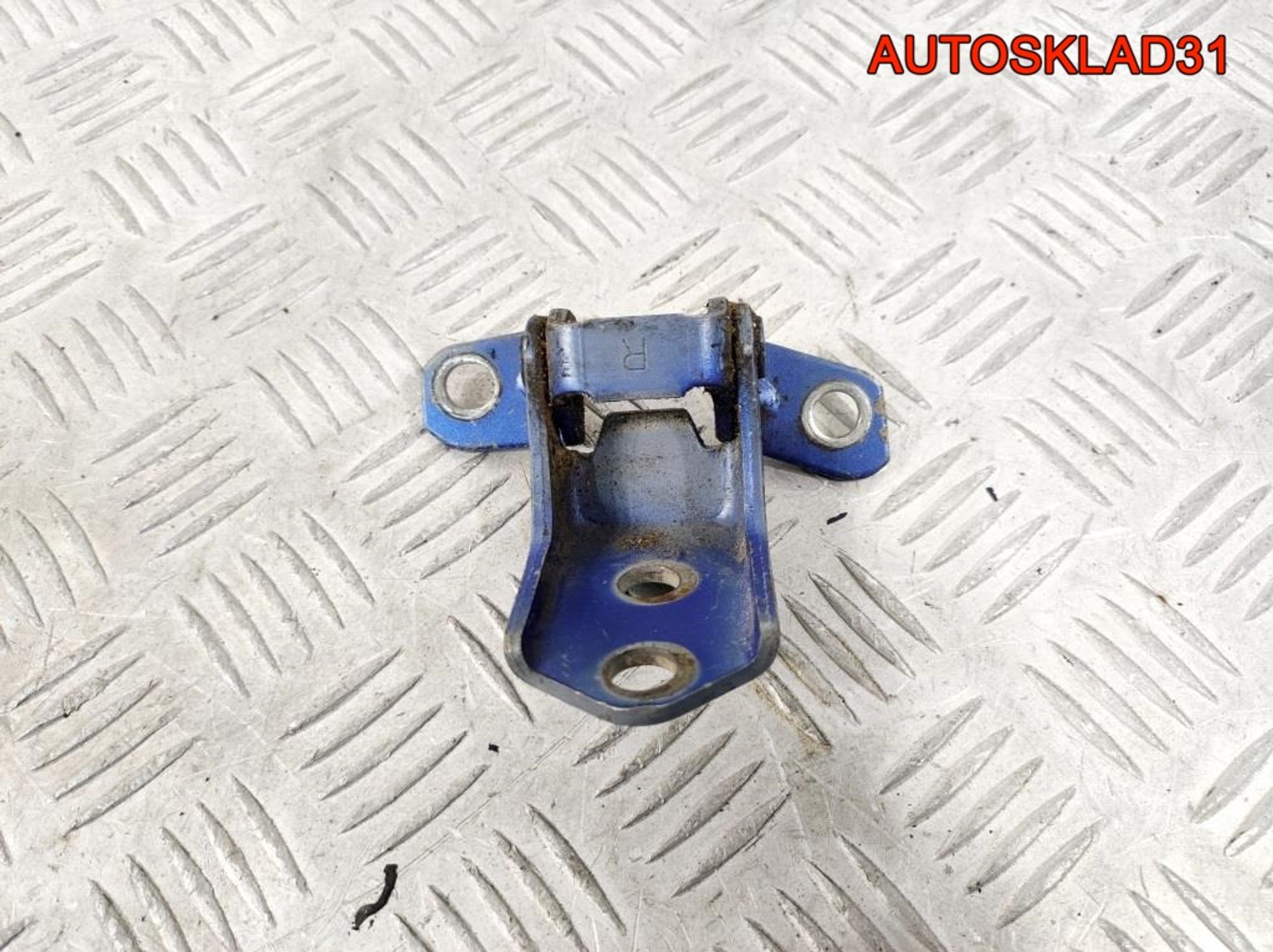 Петля двери передняя правая верхняя
Mazda 3 BK, 500 рублей, Дубовое