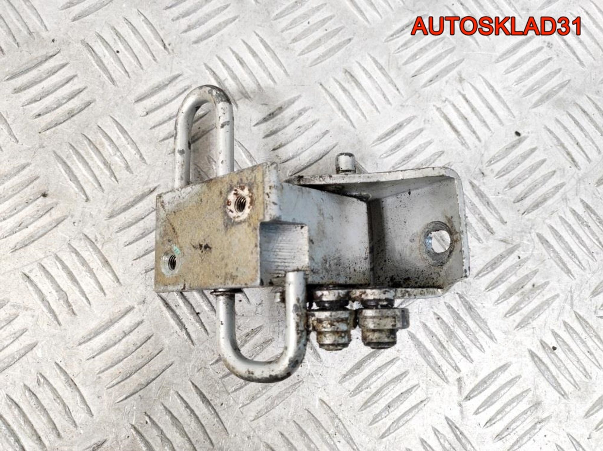 Петля двери задняя правая нижняя VW Passat B5, 700 рублей, Дубовое