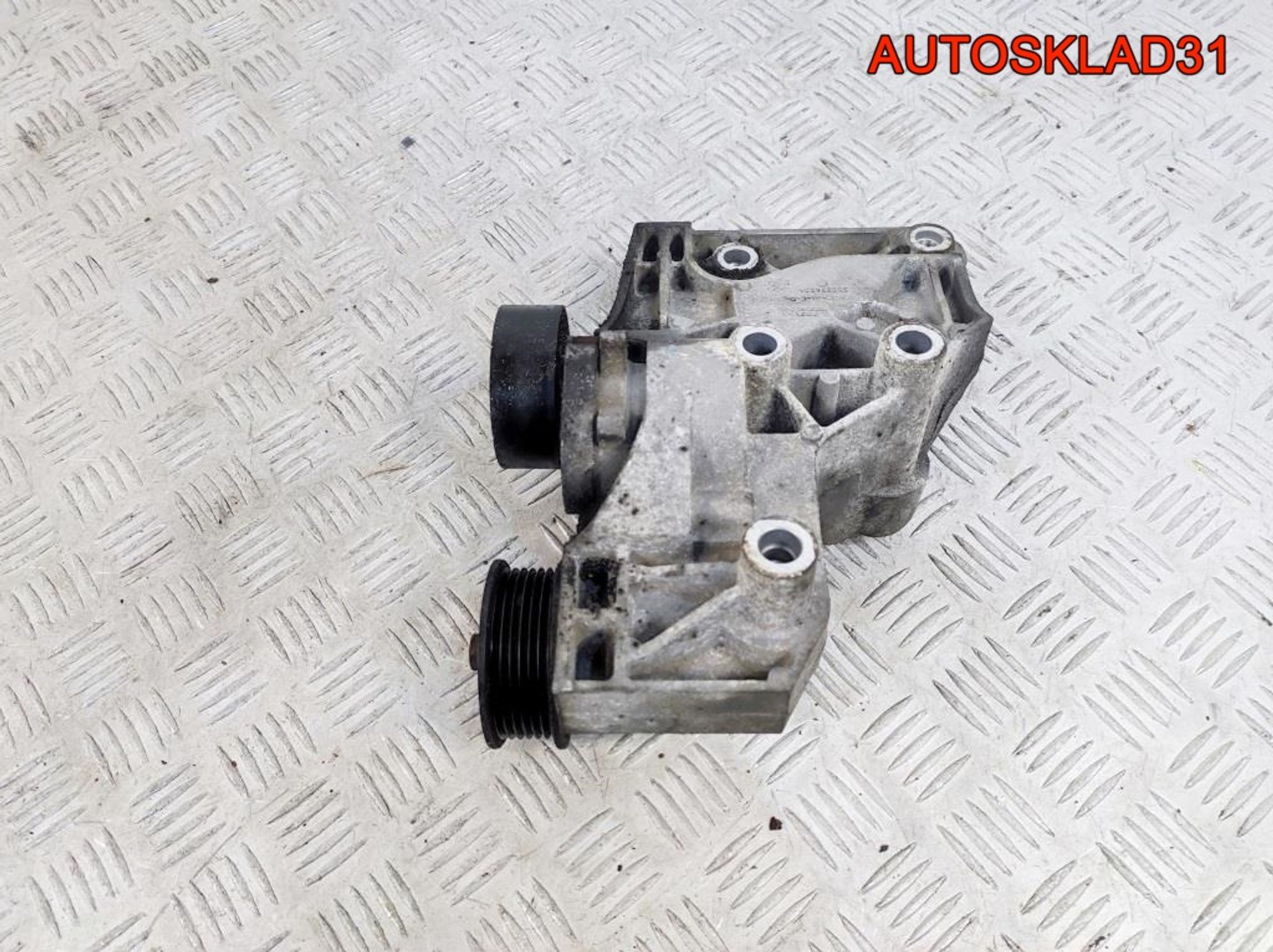 Кронштейн кондиционера Opel Astra J 55582510, 2100 рублей, Дубовое