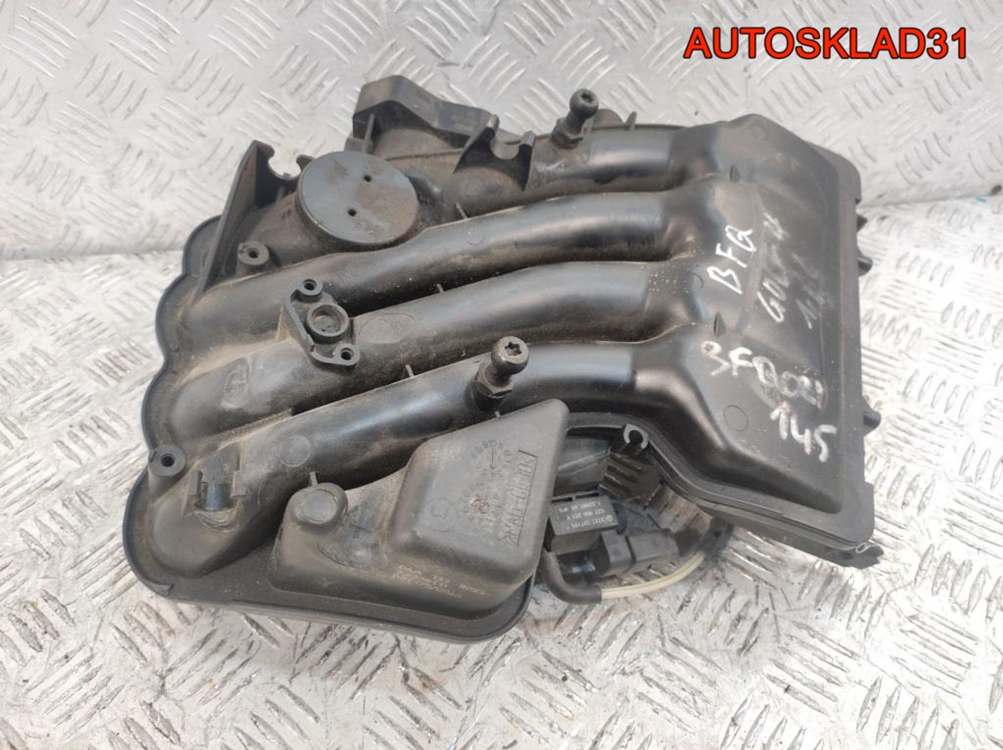 Коллектор впускной верхняя часть VW Golf 4 1,6 BFQ 06A133203BM, 8000 рублей, Дубовое