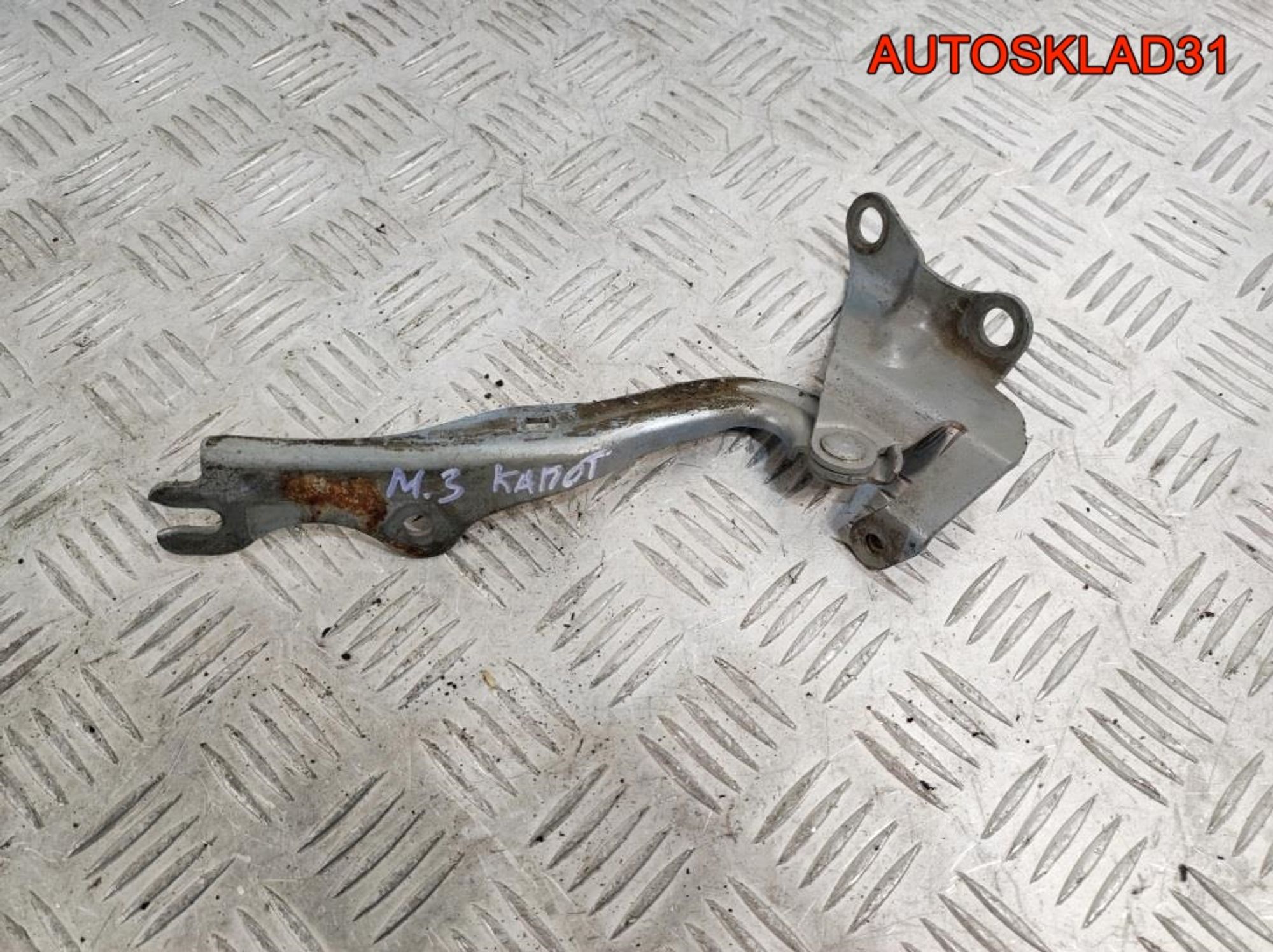 Петля капота правая Mazda 3 BK B32H52410A Хетчбэк, 900 рублей, Дубовое