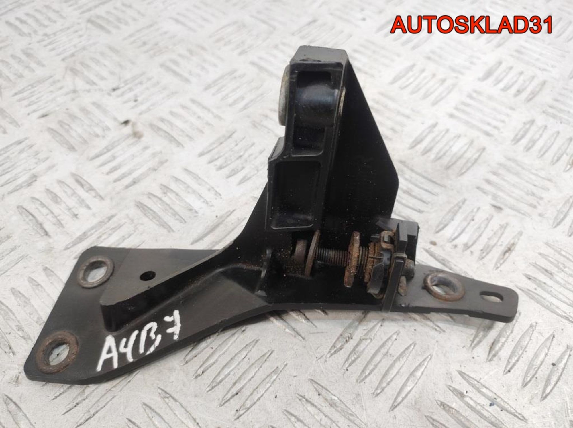 Кронштейн переднего бампера правый Audi A4 B7 8E0805364, 1300 рублей, Дубовое