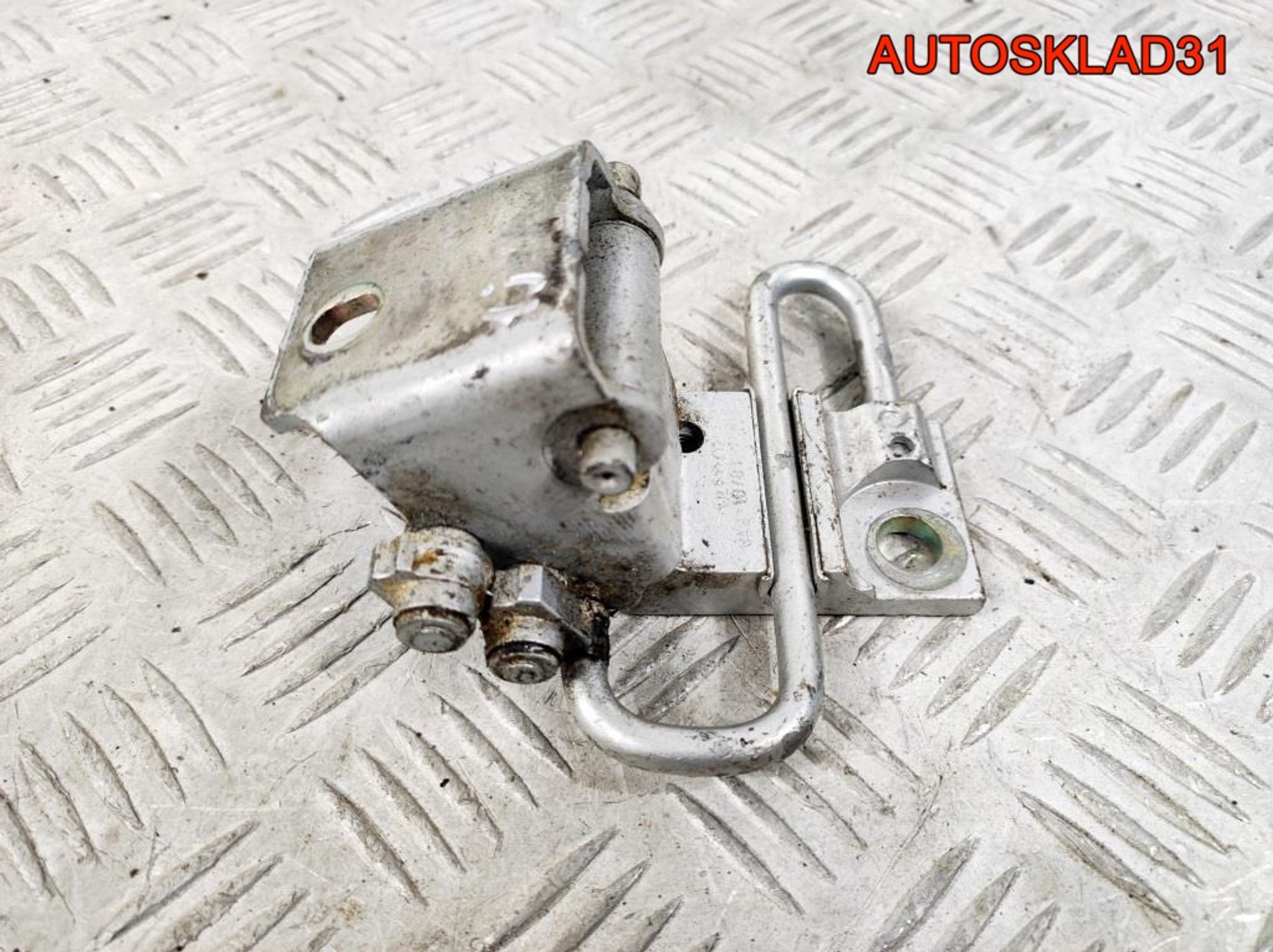 Петля двери задняя правая нижняя Volkswagen Golf 4, 900 рублей, Дубовое