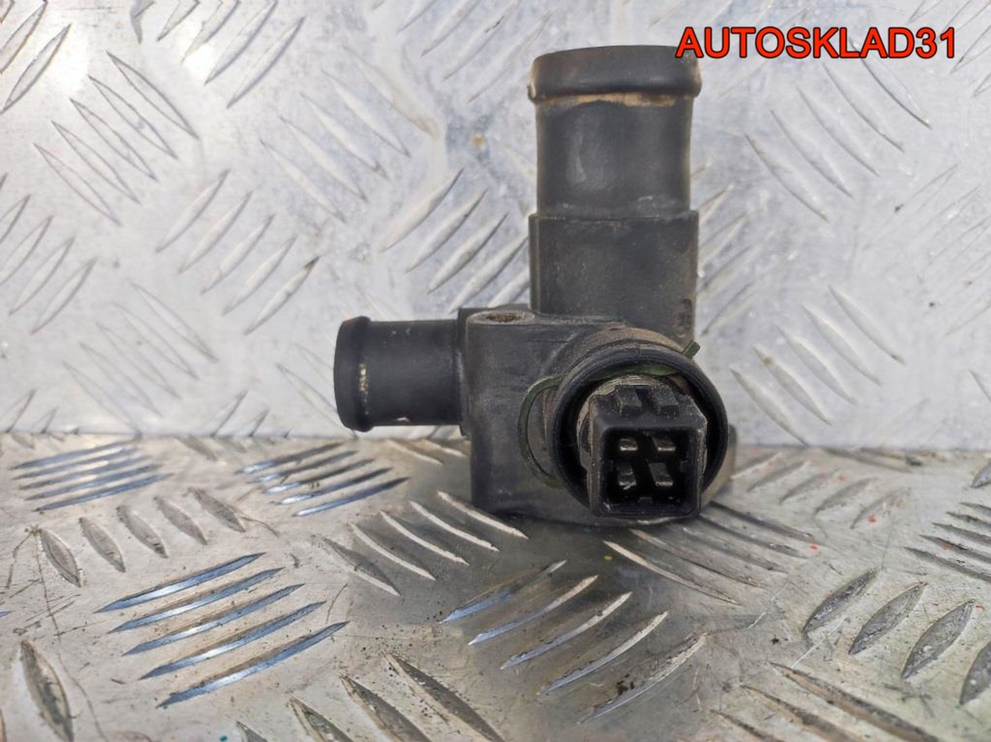 Фланец системы охлаждения Audi A4 B5 028121133, 600 рублей, Дубовое