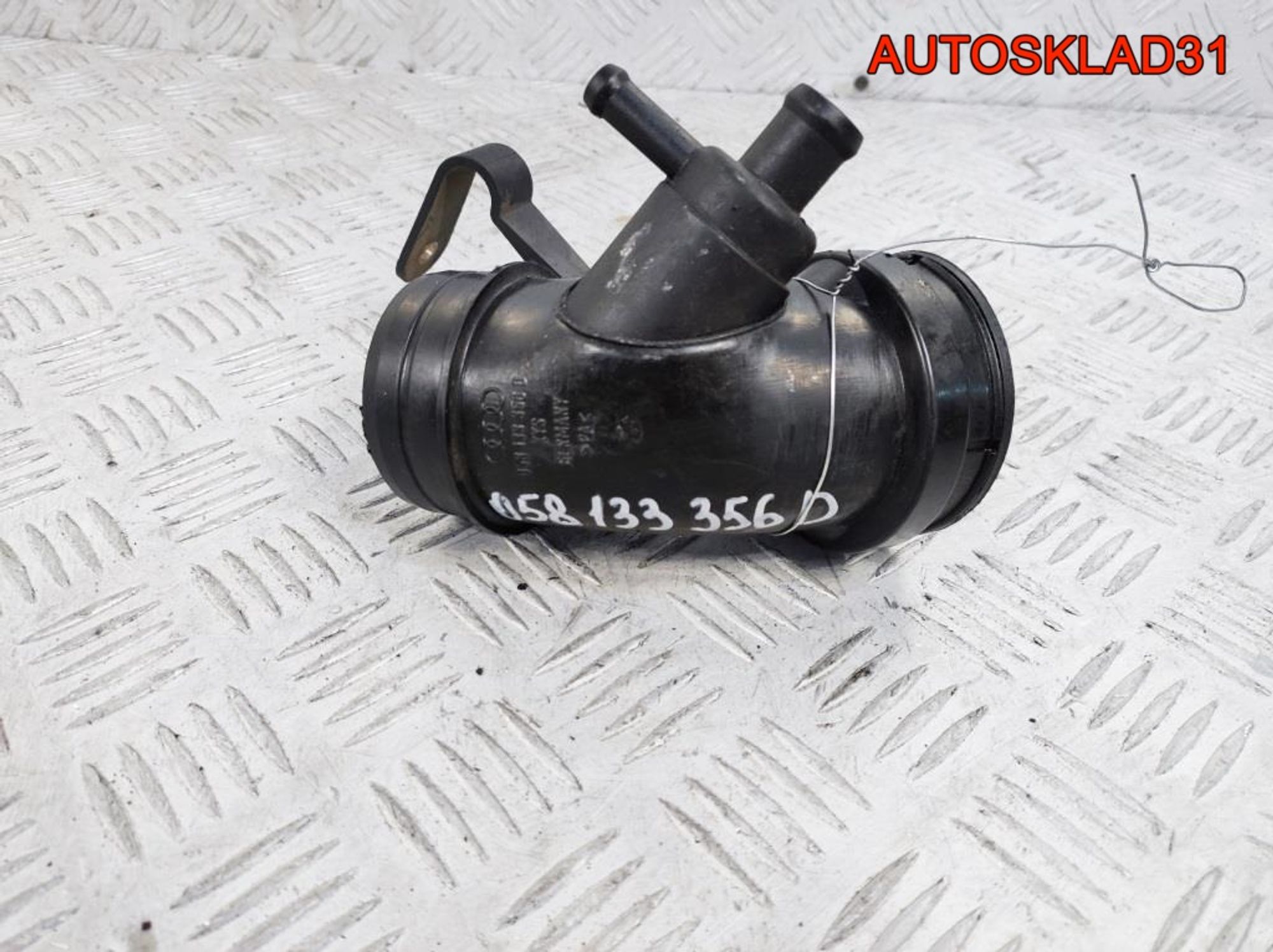 Патрубок впускного коллектора Passat B5 058133356D, 1700 рублей, Дубовое