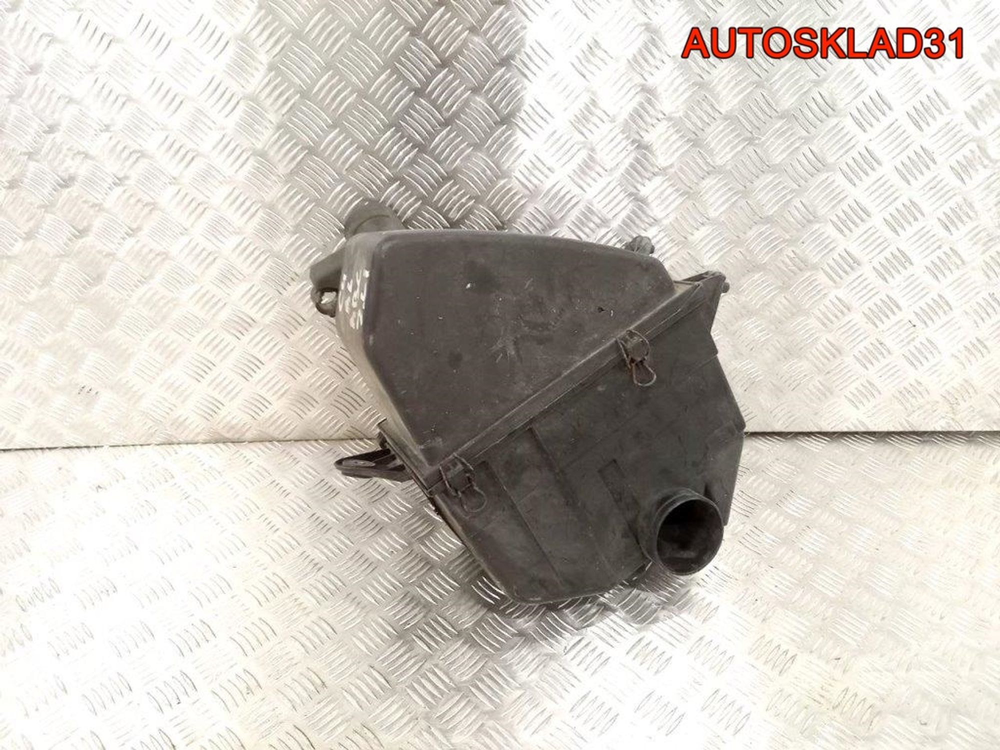 Корпус воздушного фильтра VW Passat B5 8D0129607M, 3200 рублей, Дубовое