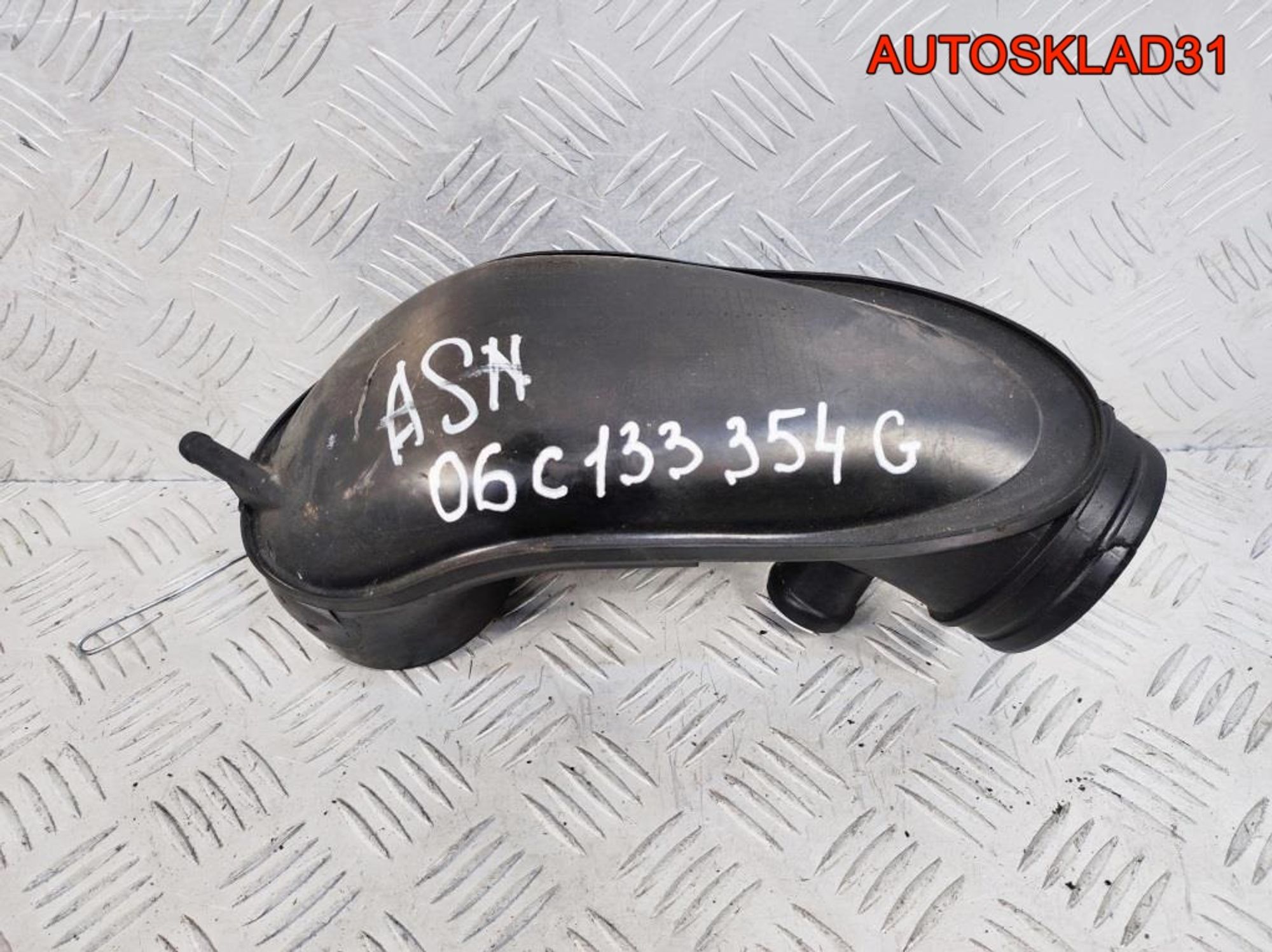 Патрубок воздушного фильтра Audi A6 C5 06C133354G, 900 рублей, Дубовое